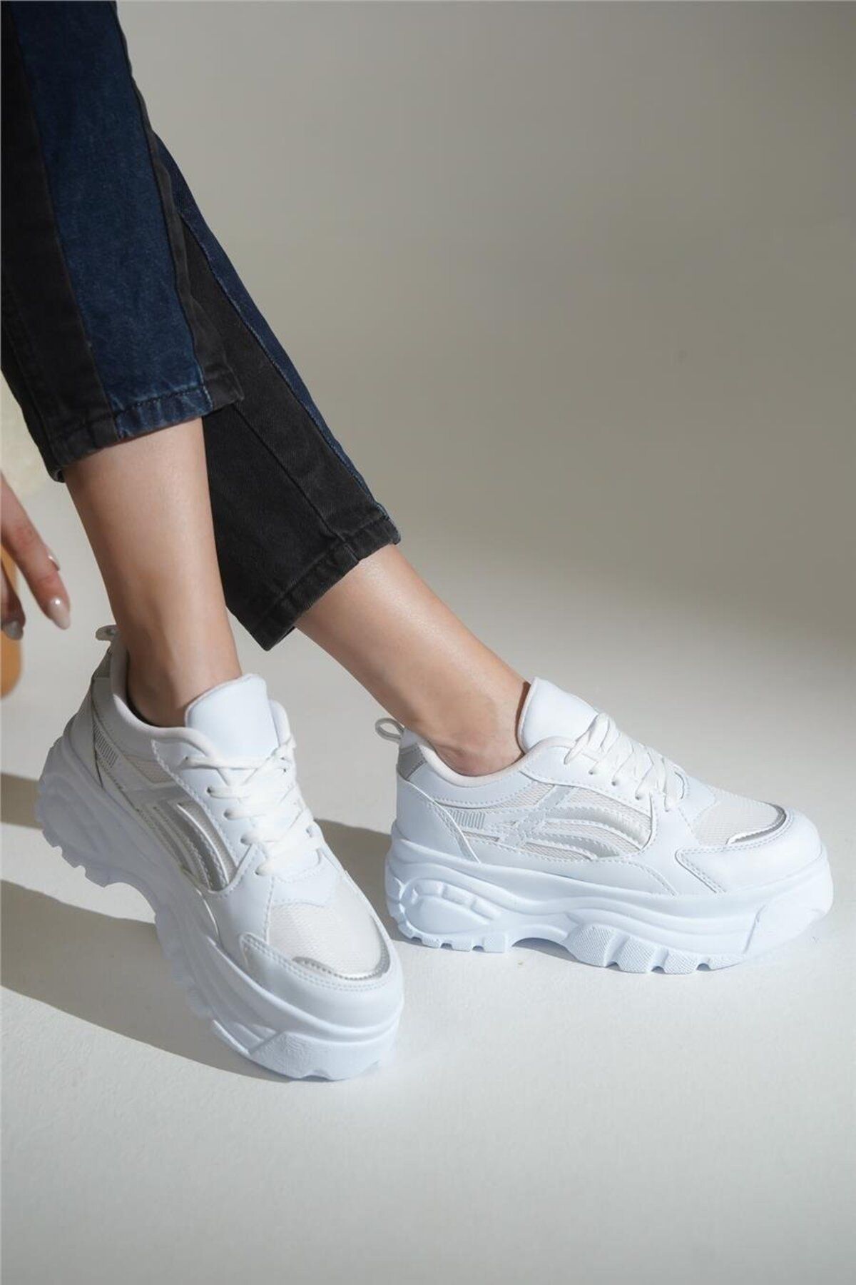 lovitto Beyaz Yüksek Taban Bağcıklı Spor Sneaker