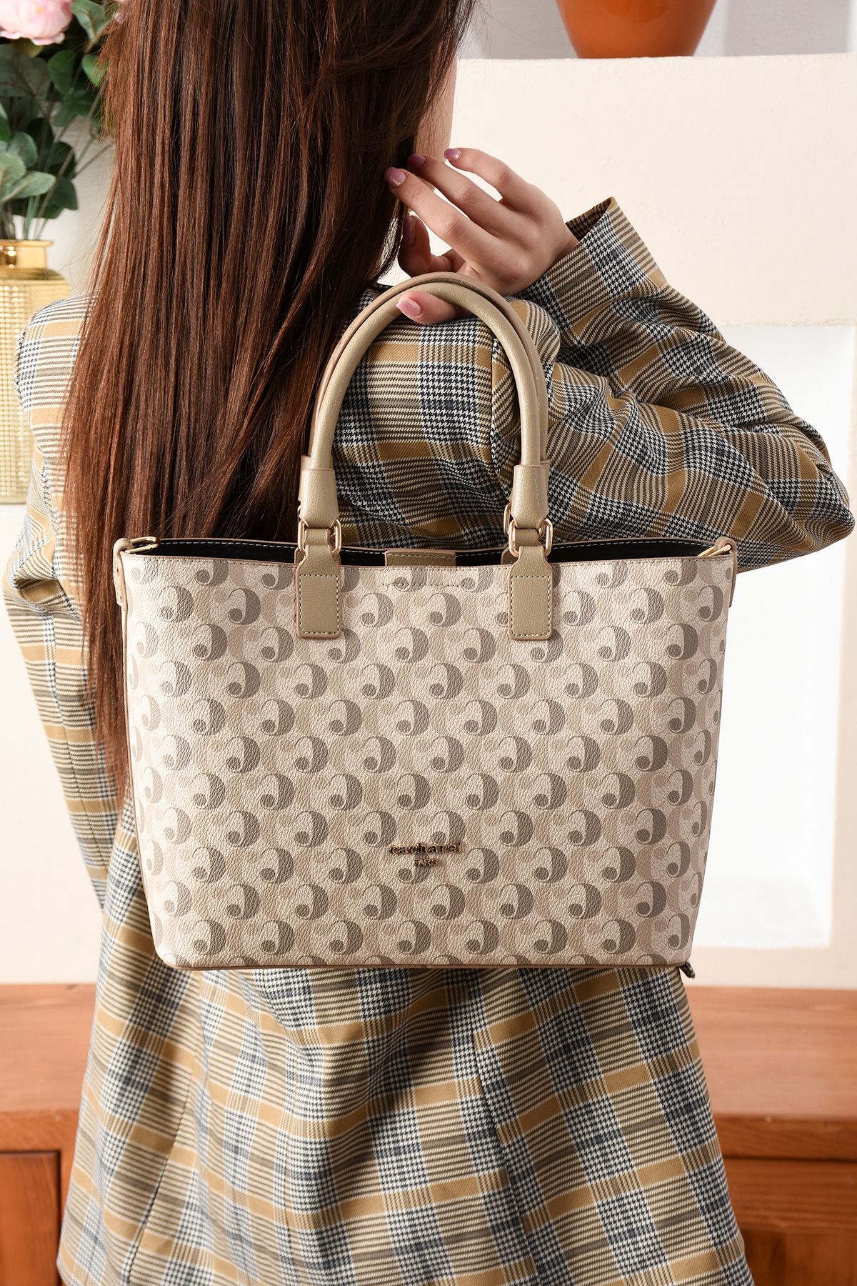 Cacharel Paris Kadın El Ve Omuz Çantası Monogram Kumaş