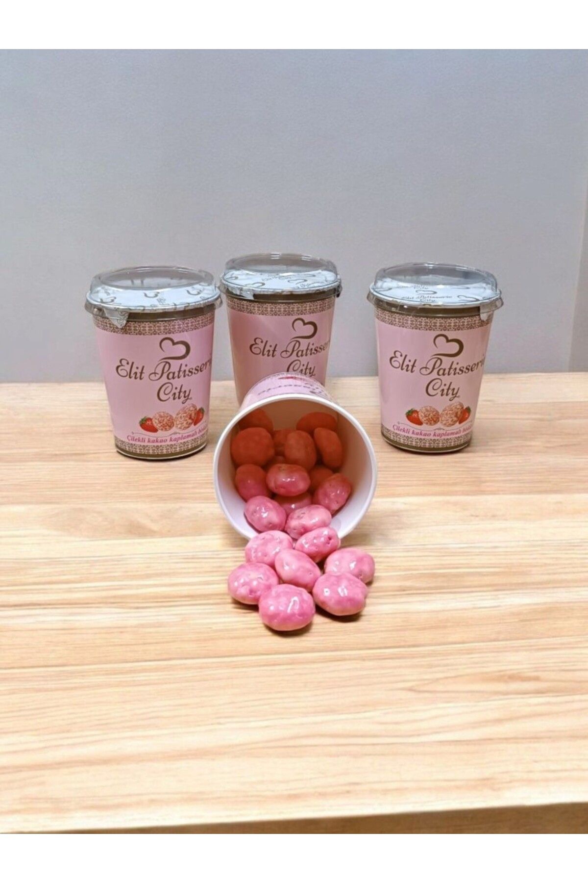Nostaljik Lezzetler 3 Adet (140 Gr) Çilekli Kakao Kaplamalı Bisküvi