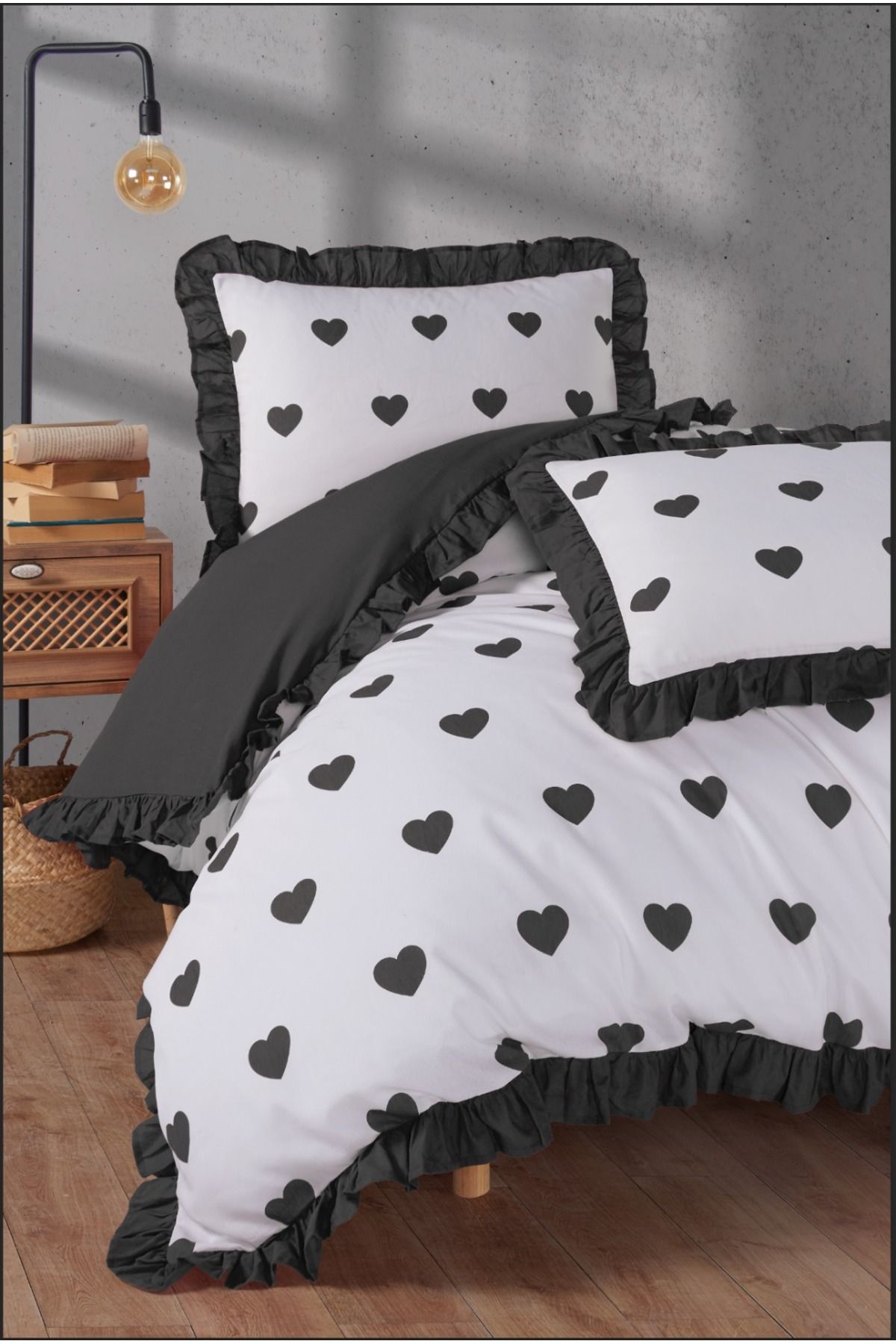 Uckan Çift kişilik nevresim takımı black love fırfırlı