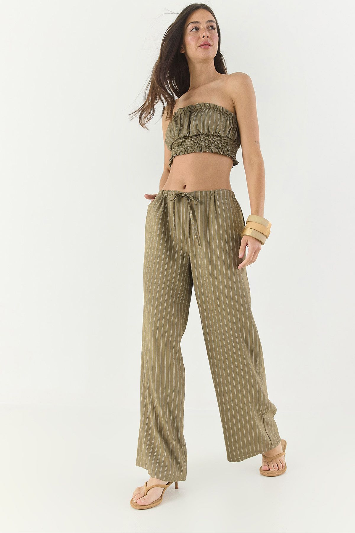 Bianco Lucci Kadın Çizgili Gipe Detaylı Crop Top Beli İpli Geniş Paça Pantolon Alt-Üst Takım 60283262