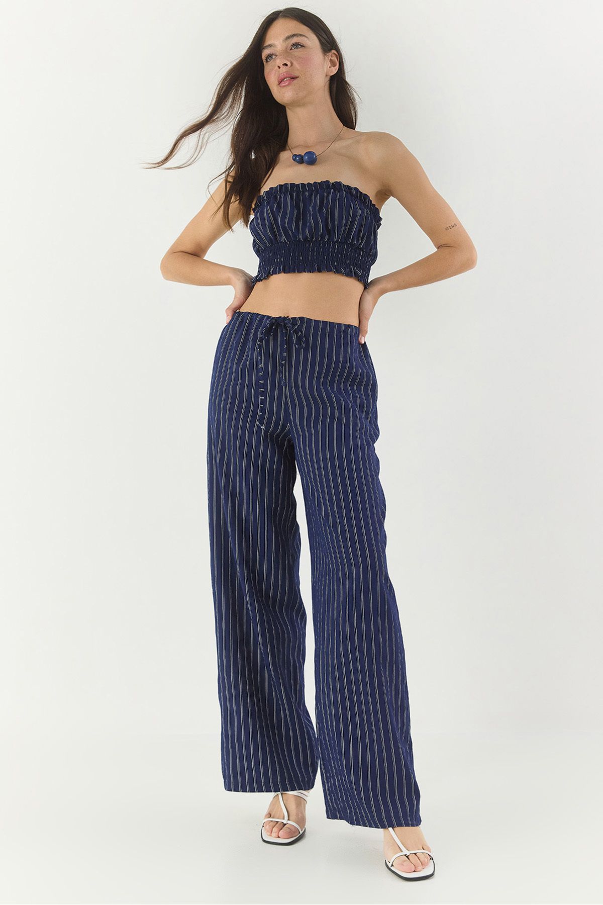 Bianco Lucci Kadın Çizgili Gipe Detaylı Crop Top Beli İpli Geniş Paça Pantolon Alt-Üst Takım 60283262