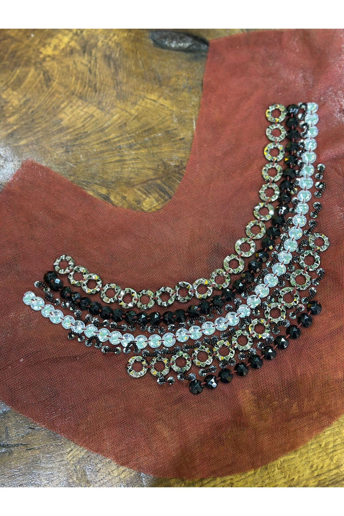Gönülden Tasarım KİREMİT RENGİ BONCUK İŞLEME YAKA DİKİŞ APLİKE 20X9 CM