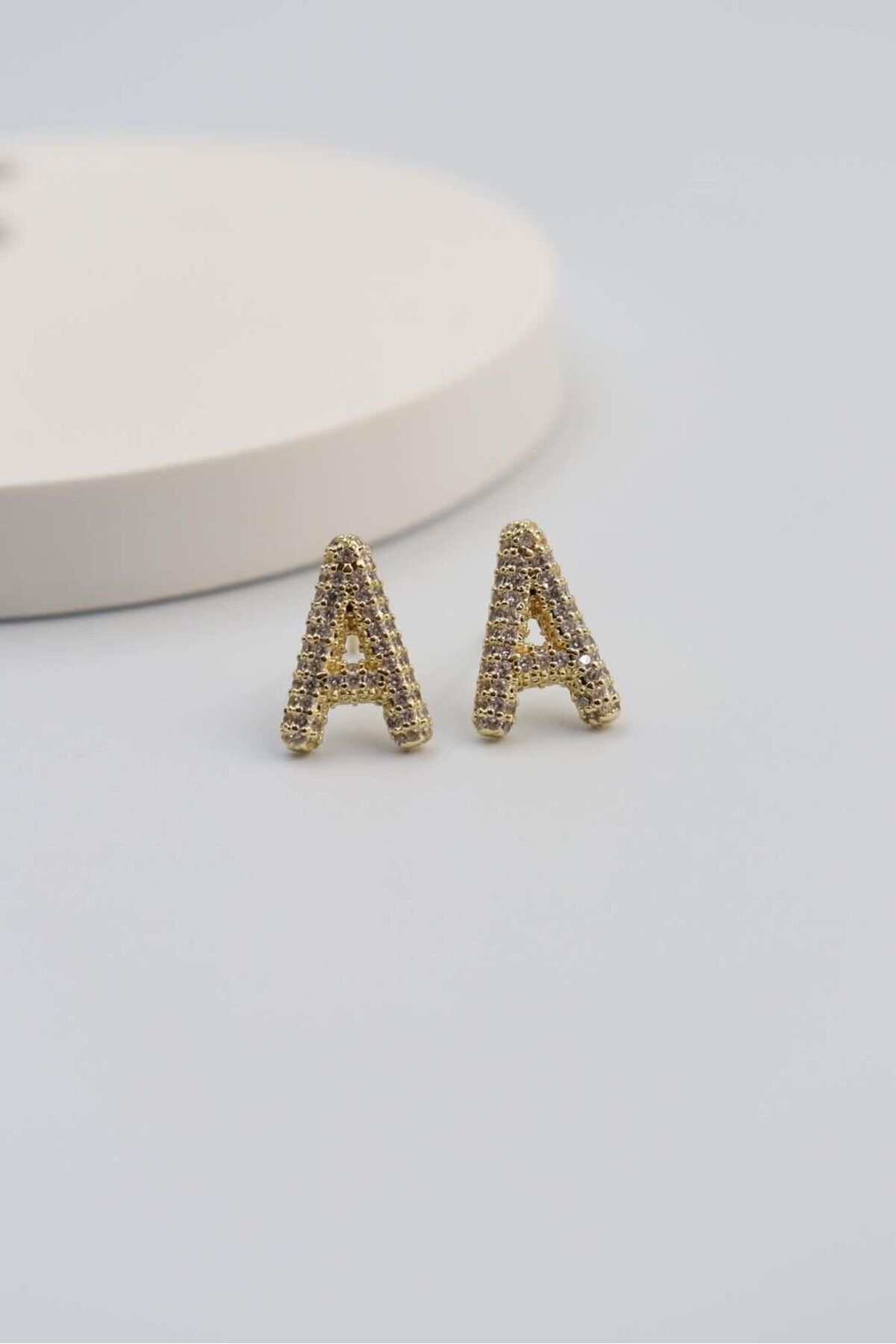 BY CANSU ACCESSORİES Gold Harf Küpe