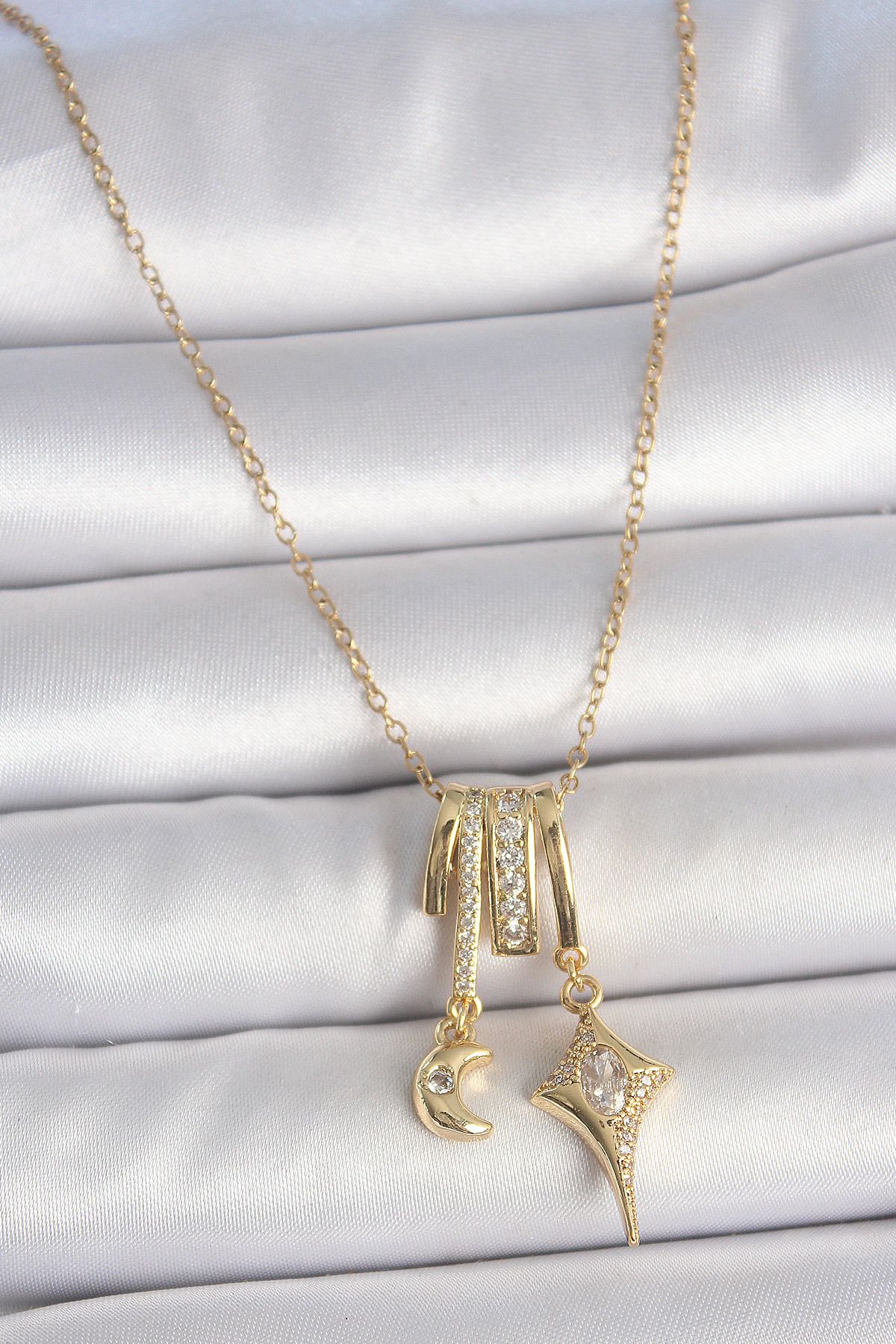 seZZeon 316L Çelik Gold Renk Zirkon Taşlı Sallantı Ay Yıldız Figür Charm Kadın Kolye
