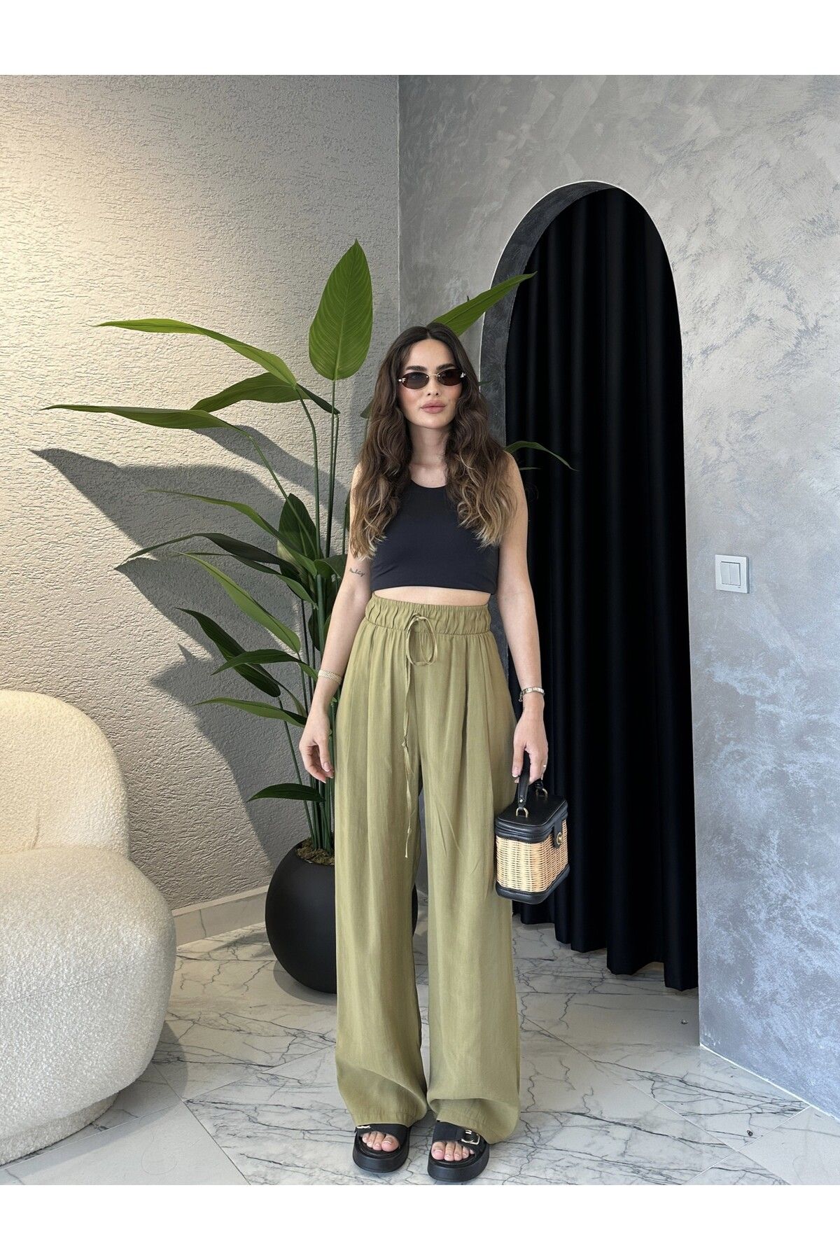 By Merve Darende Modal Kumaş Pileli Dökümlü Pantolon