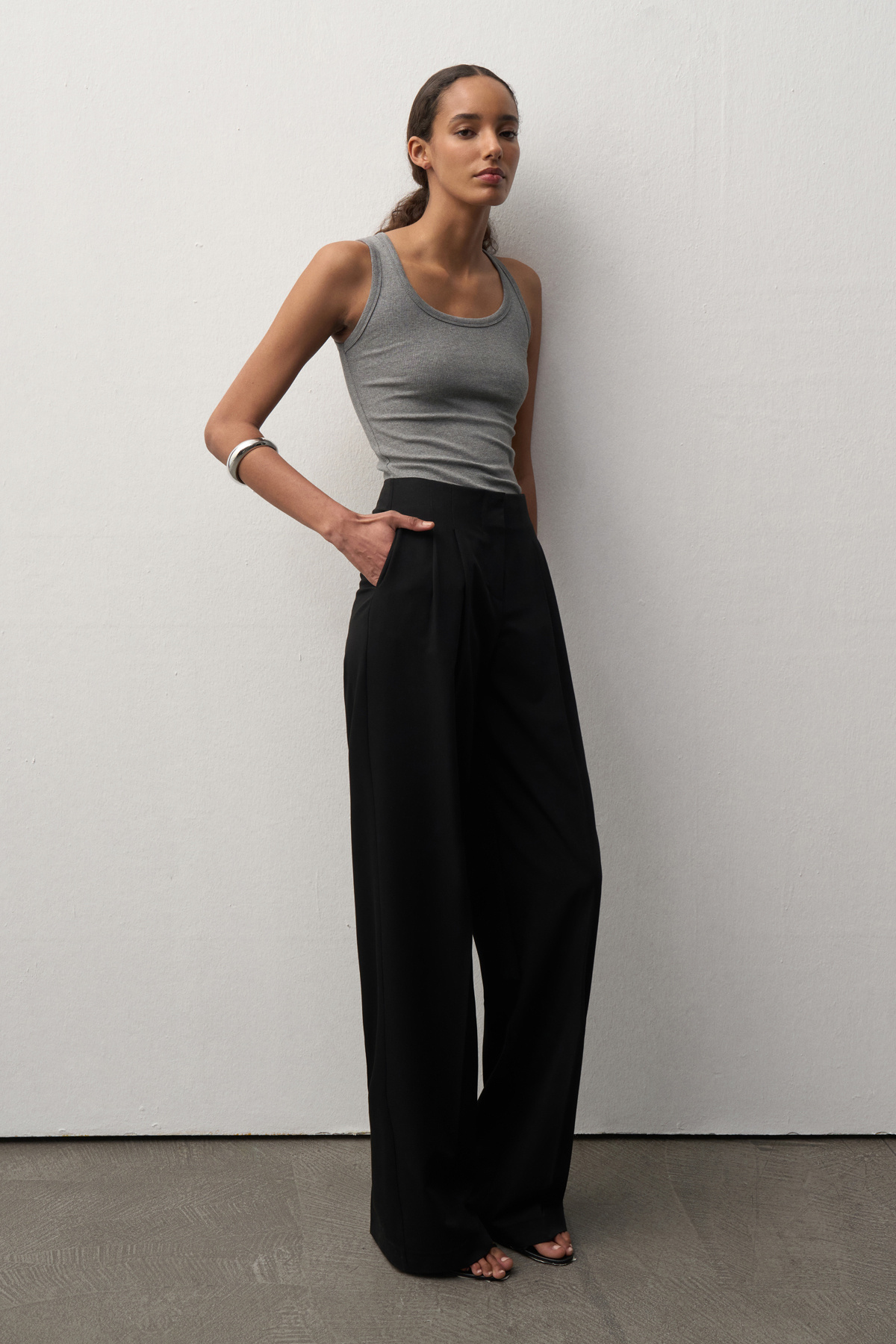 mathilda store-Women's Gray Crew Neck Ribbed Top 2