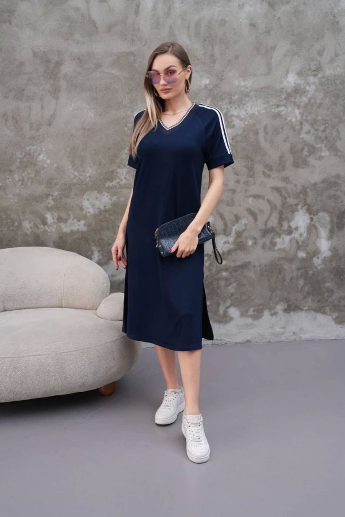 Butik Kadın Kristal Kumaş şerit Ve Yırtmaç Detaylı V Yaka Midi Boy Elbise