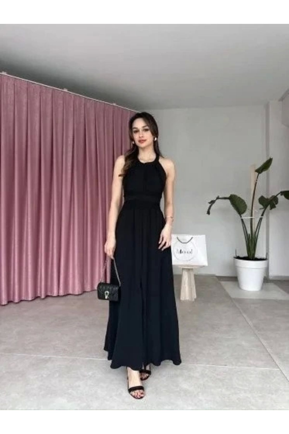 Butik Kadın Krinkil Kumaş Beli Gipeli Halter Yaka Maxi Boy Elbise