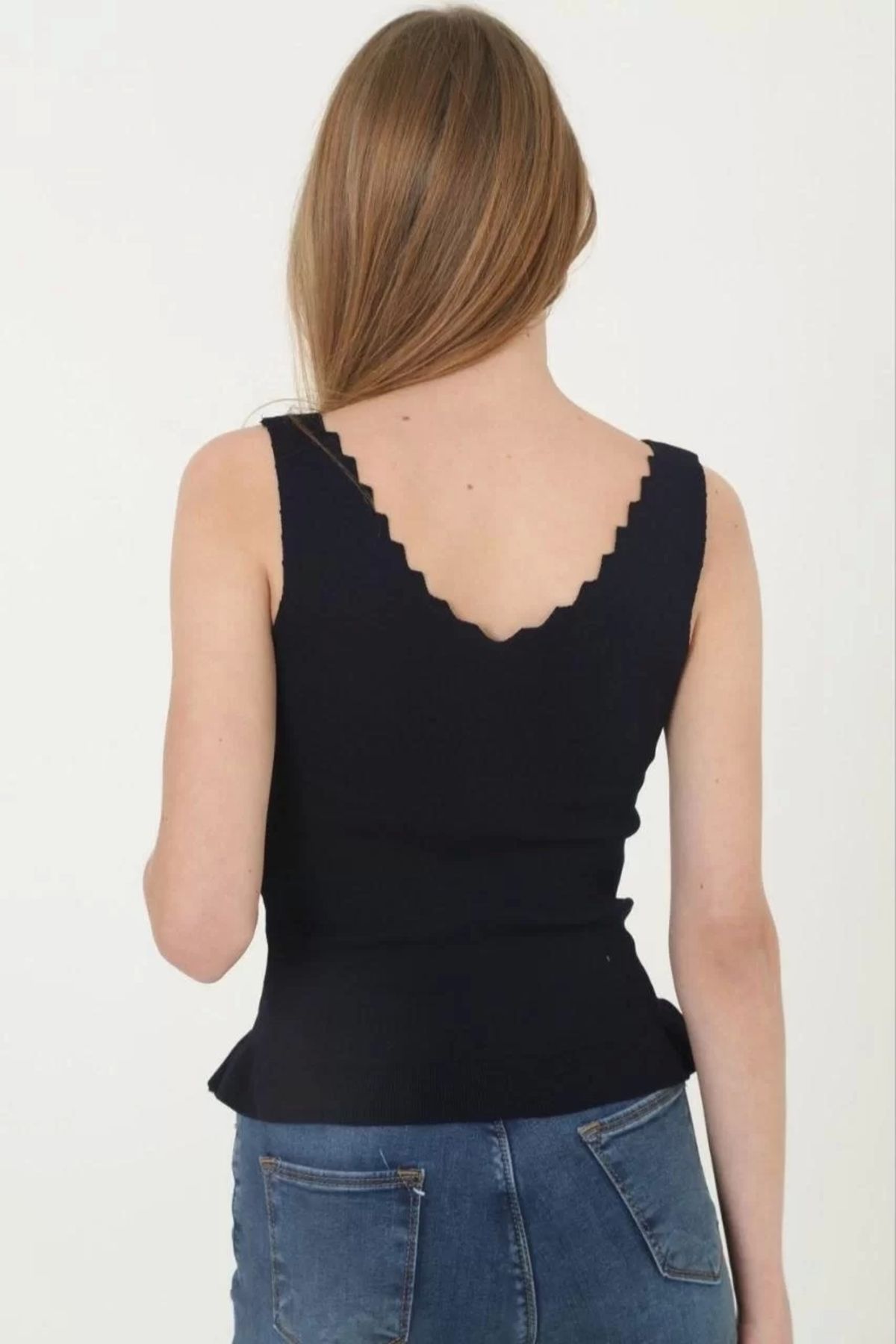 MODA Kadın V Yaka Fırfır Detay Crop - Siyah