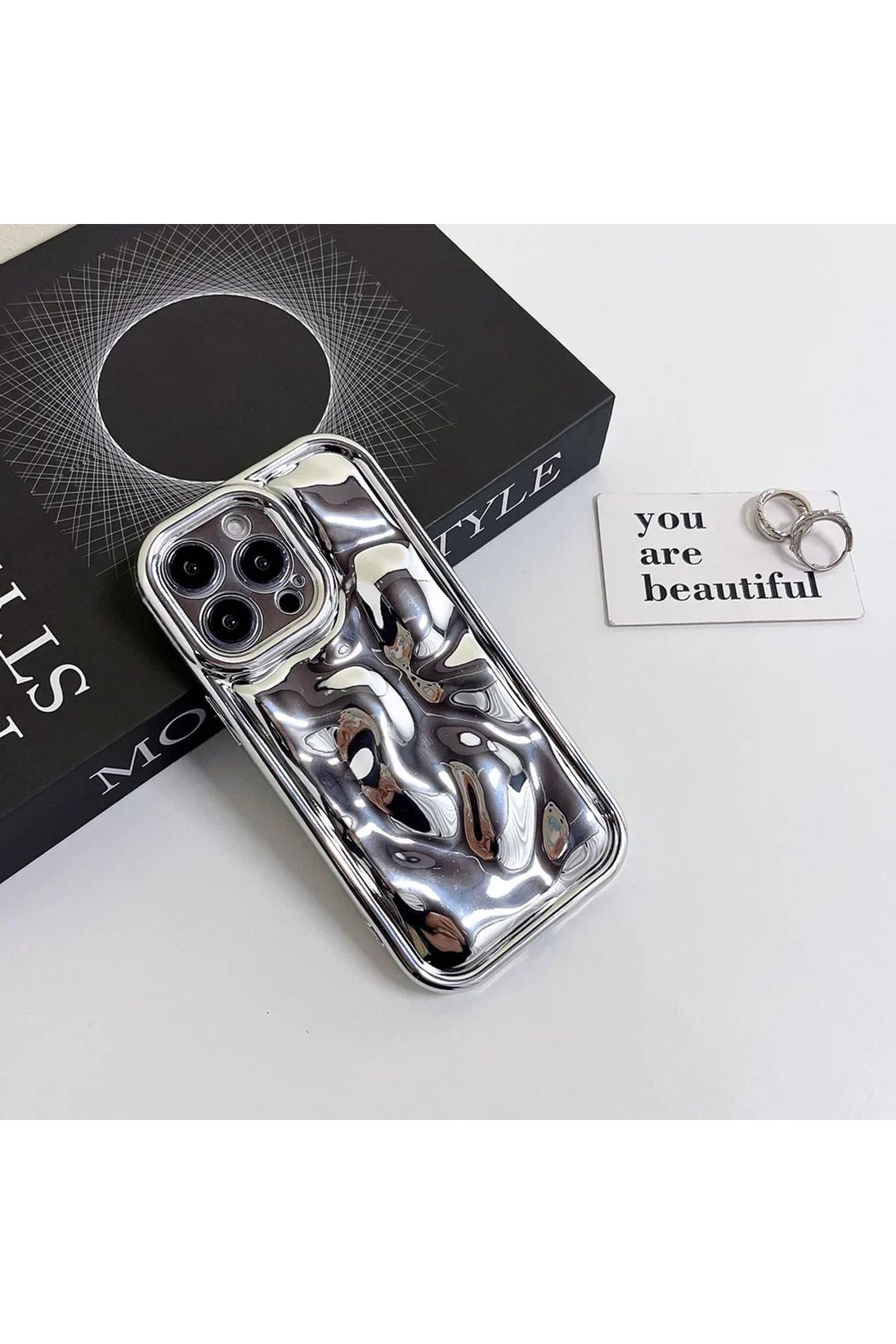madamcase İPHONE 15 PRO MAX GÜMÜŞ HOLOGRAM KABARTMALI PARLAK SİLİKON TELEFON KILIFI