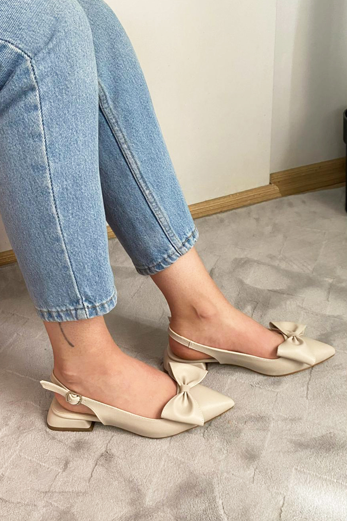 Sista Cream Open Back 2 cm Heeled Pointed Nose Flat with Skin Fjock