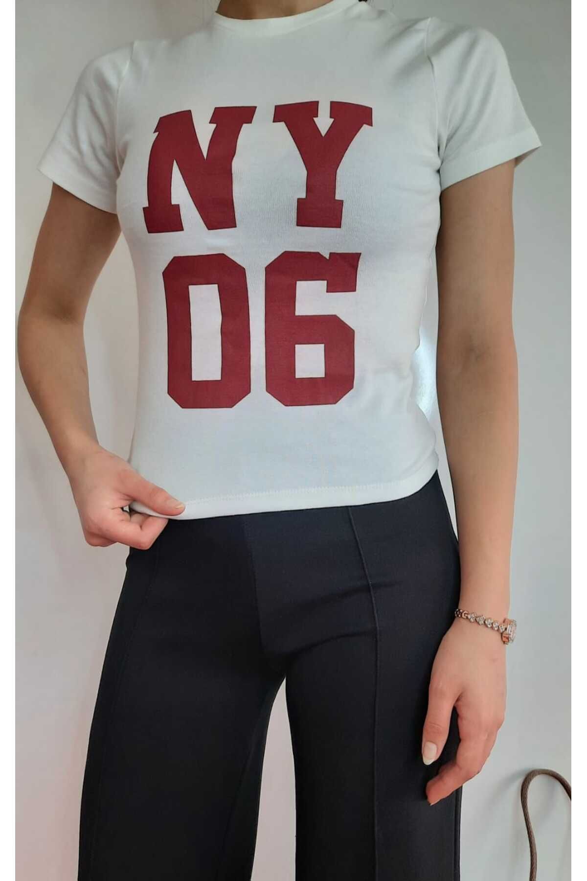 ŞIK VE MUTLU NW York Baskılı Crop T-Shirt