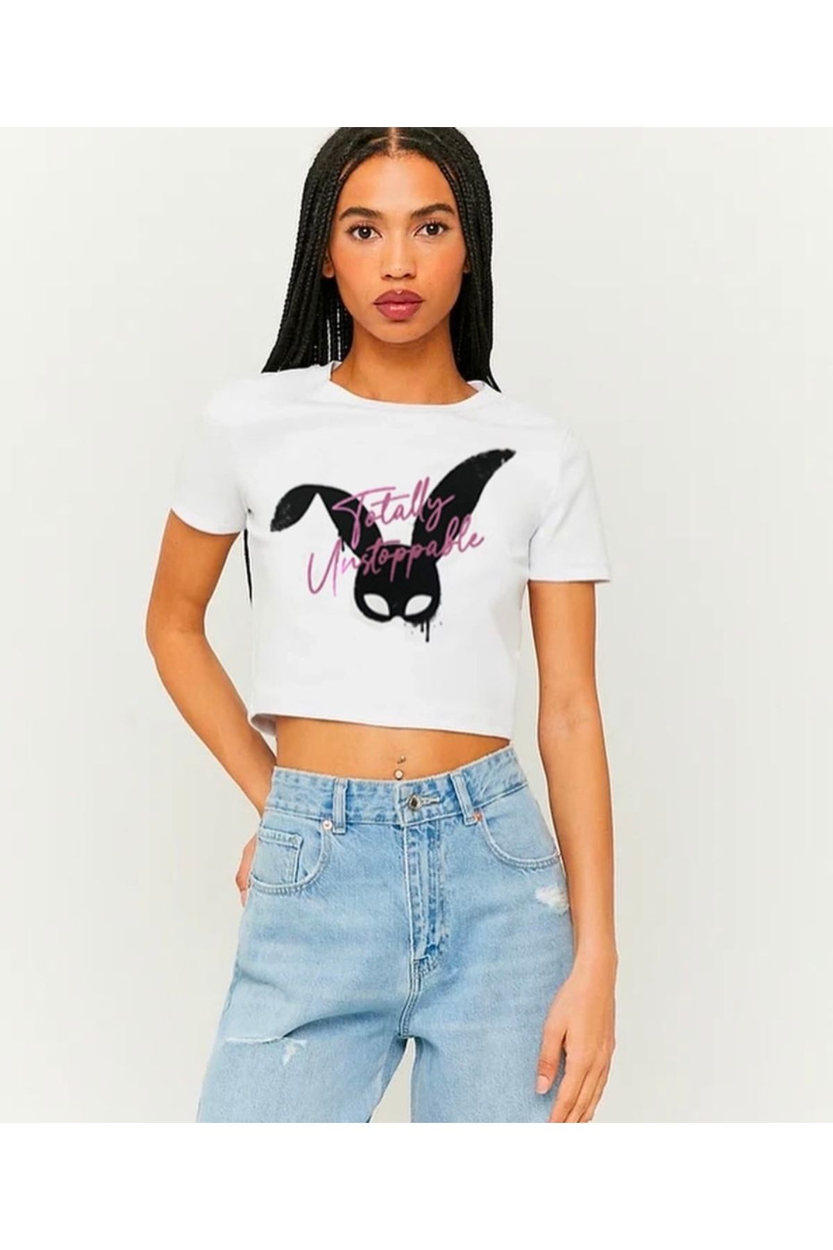 MENA Tavsan maskesi görselli, pembe varak baskili ribana tshirt gimdi bugün satista.