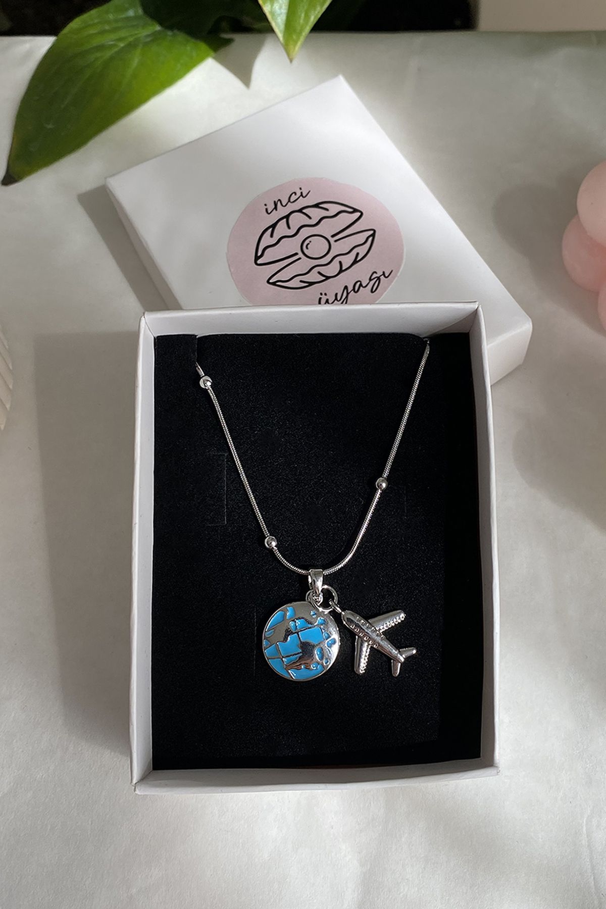 shop Dünya & Uçak Gümüş Renk Çelik Kolye