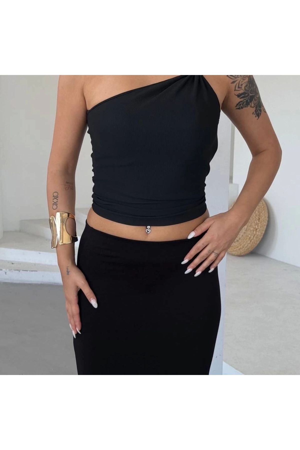 BYB MODA TASARIM Tek omuzlu Otoman kumaş gold metal detaylı bluz s2311