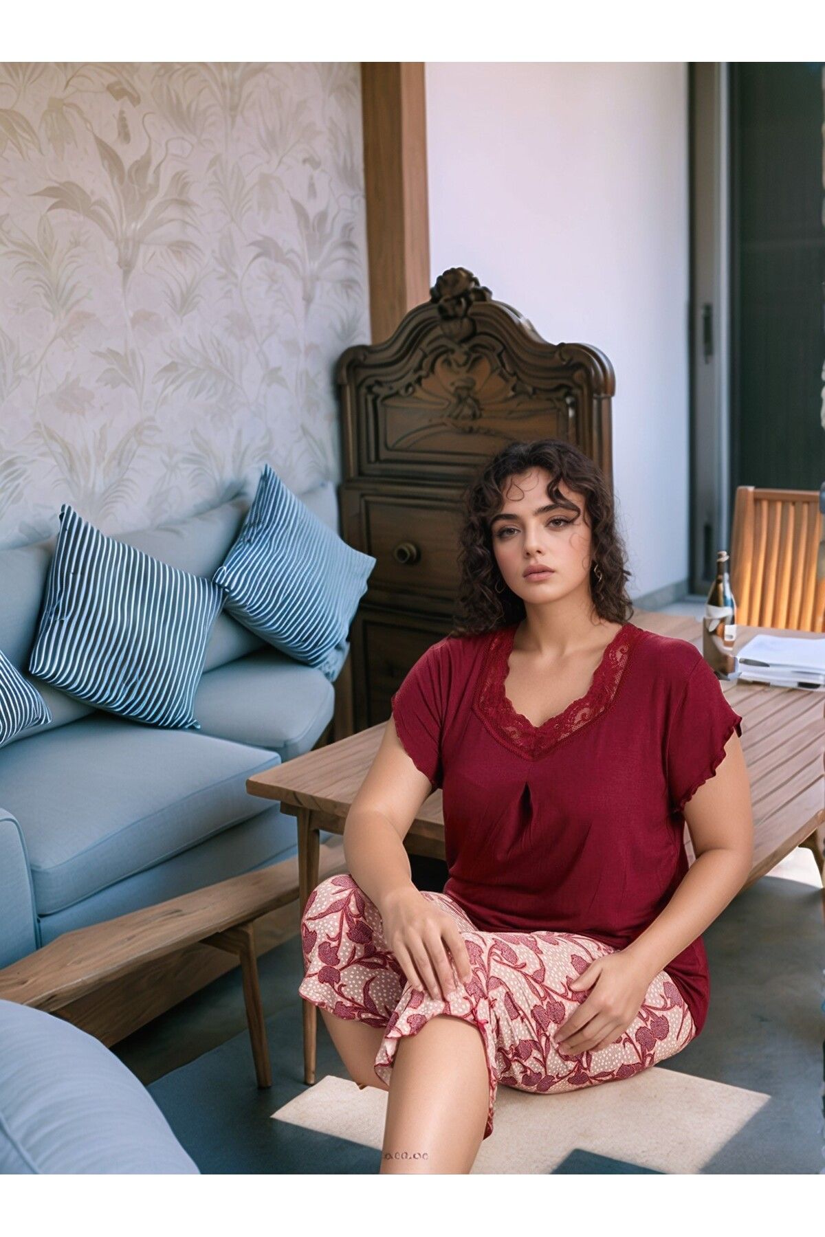 BAHHAR KADIN BORDO KISA KOLLU YAKASI DANTEL DETAYLI BATTAL KALIP VİSKON CAPRİ PİJAMA TAKIMI