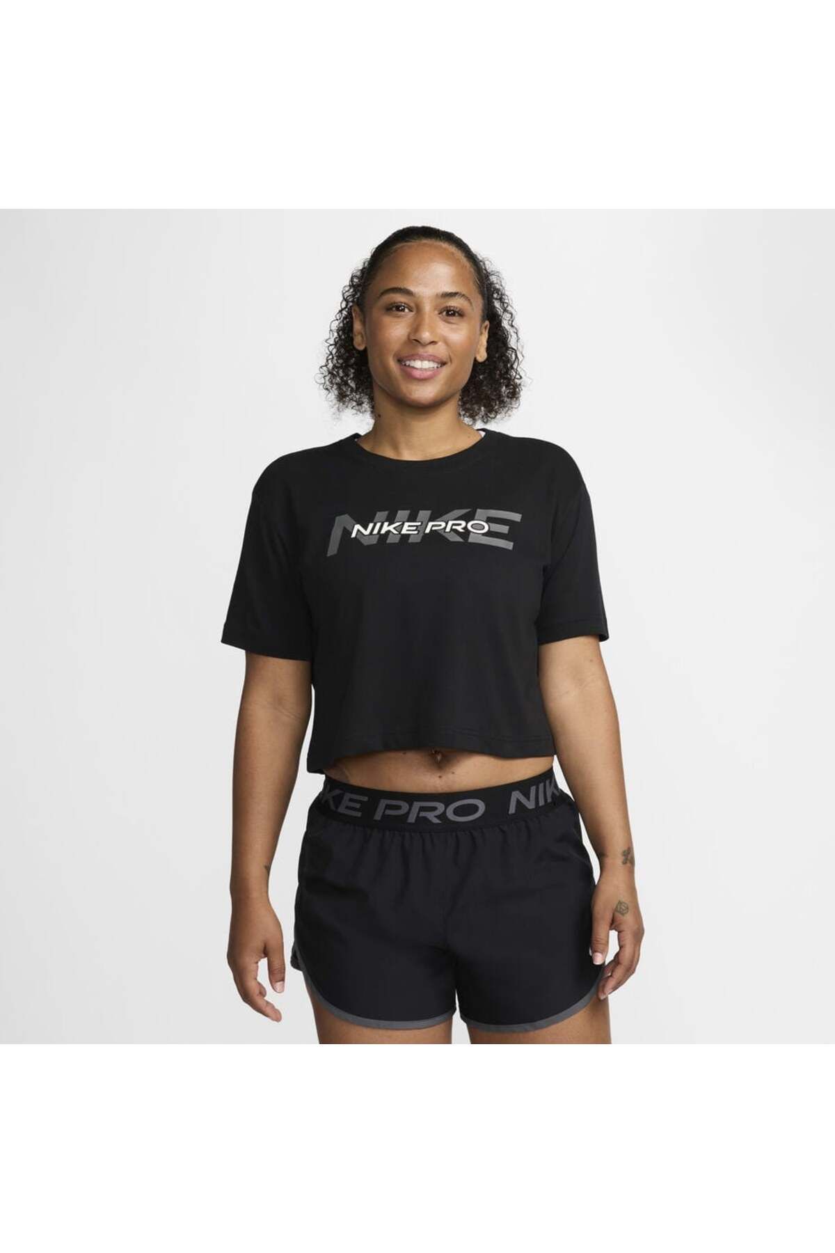 Nike Pro Graphic Cropped Training Short-Sleeve Kadın Tişört