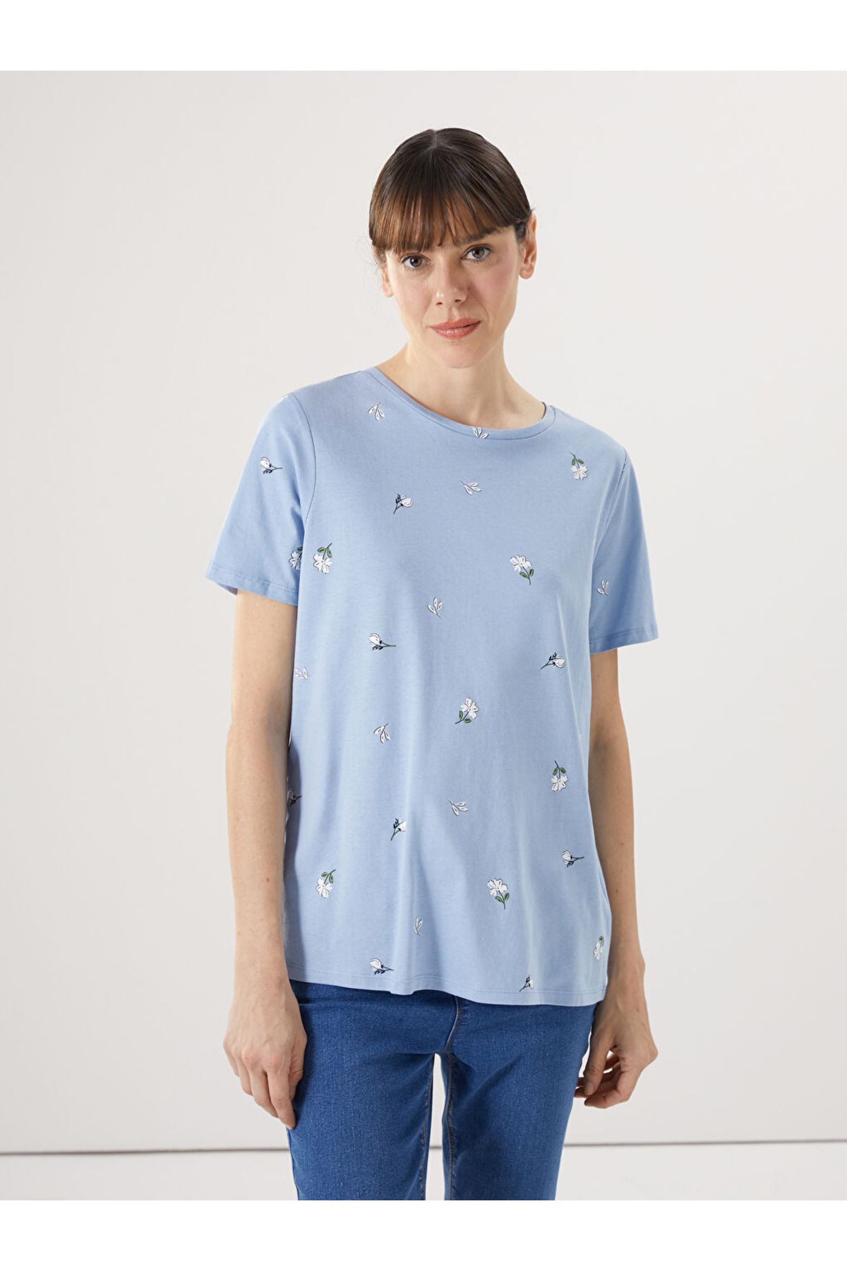 LC Waikiki KADIN %100 PAMUKLU KISA KOLLU LOOSE&GENİŞ KESİM DESENLİ TİŞÖRT
