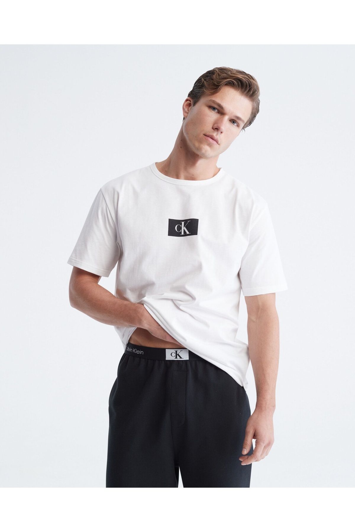 تی شرت ورزشی سفید مردانه 100 اورجینال Calvin Klein