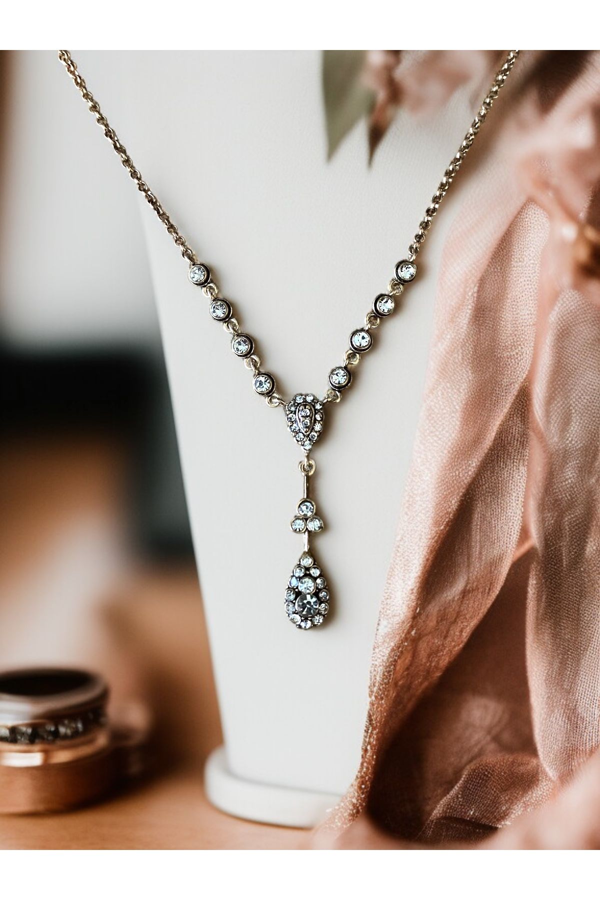 FAYRA ACCESSORIES Kristal Taşlı Su Yolu Zincirli Kolye