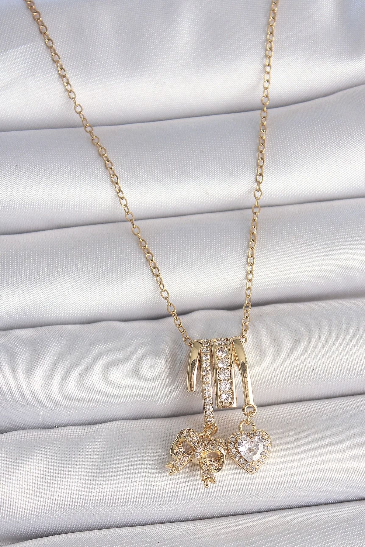 Clariss 316L Çelik Gold Renk Sallantı Fiyonk Kalp Figür Charm Kadın Kolye