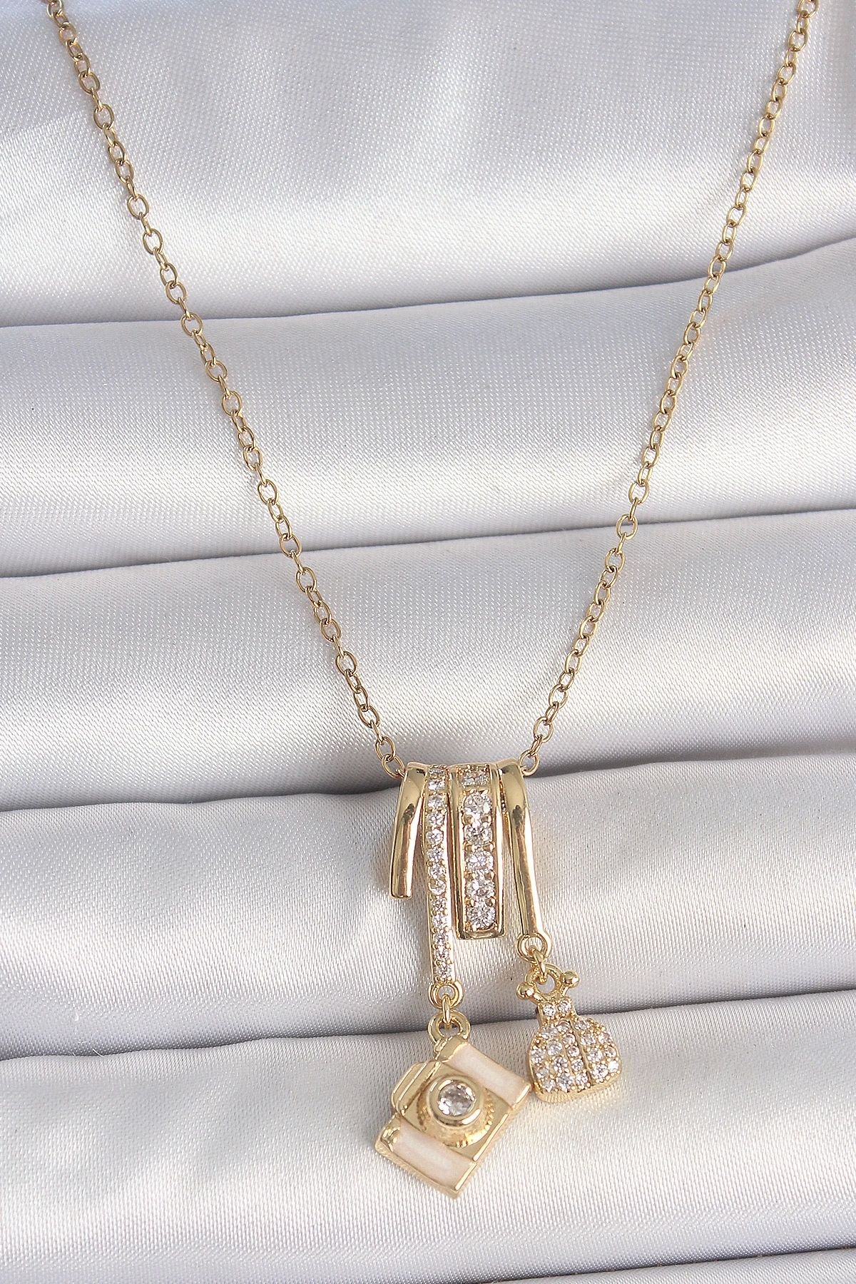 Clariss 316L Çelik Gold Renk Zirkon Taşlı Sallantı Fotoğraf Makinası Figür Charm Kadın Kolye