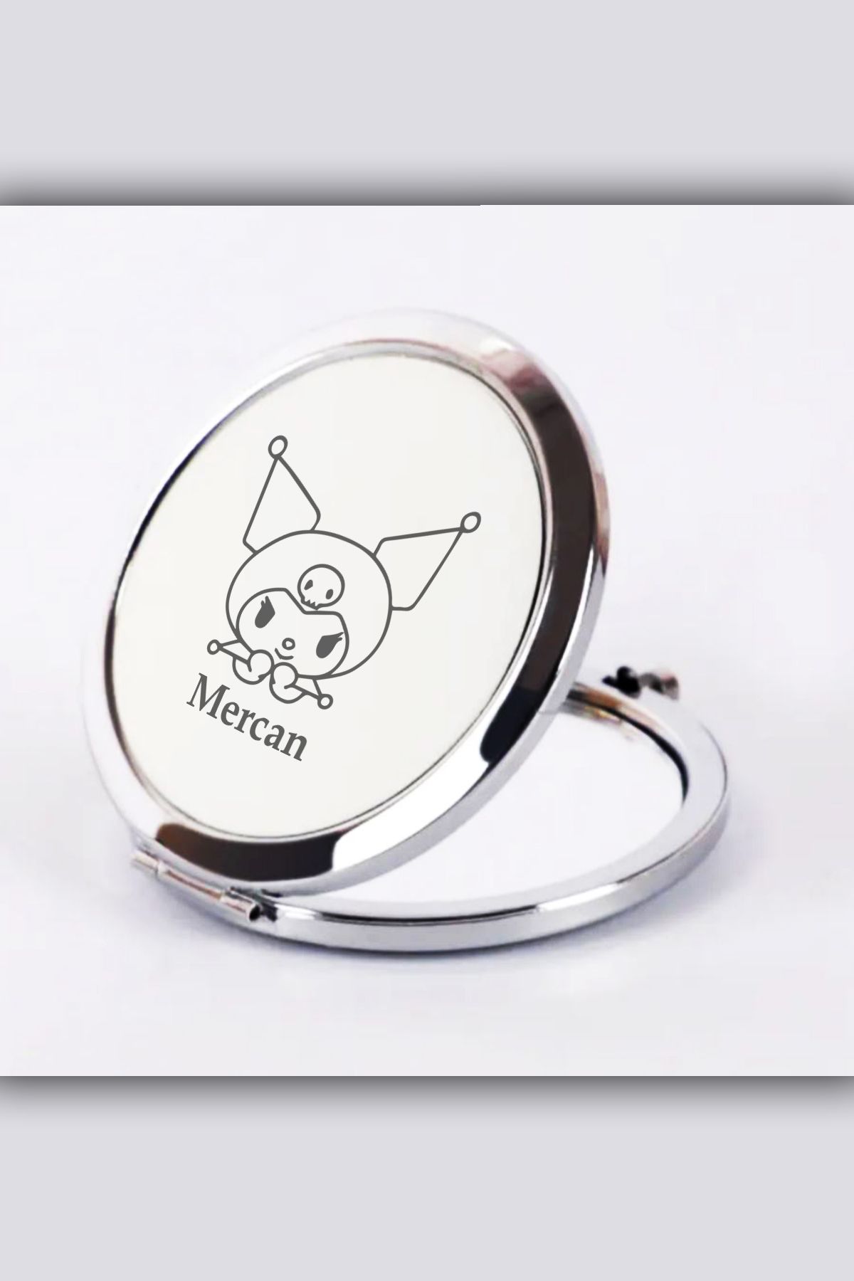 İŞTE BU Kişiye Özel İsimli Kuromi Baskılı Daire Metal Ayna Çanta, Cep ve Makyaj Aynası