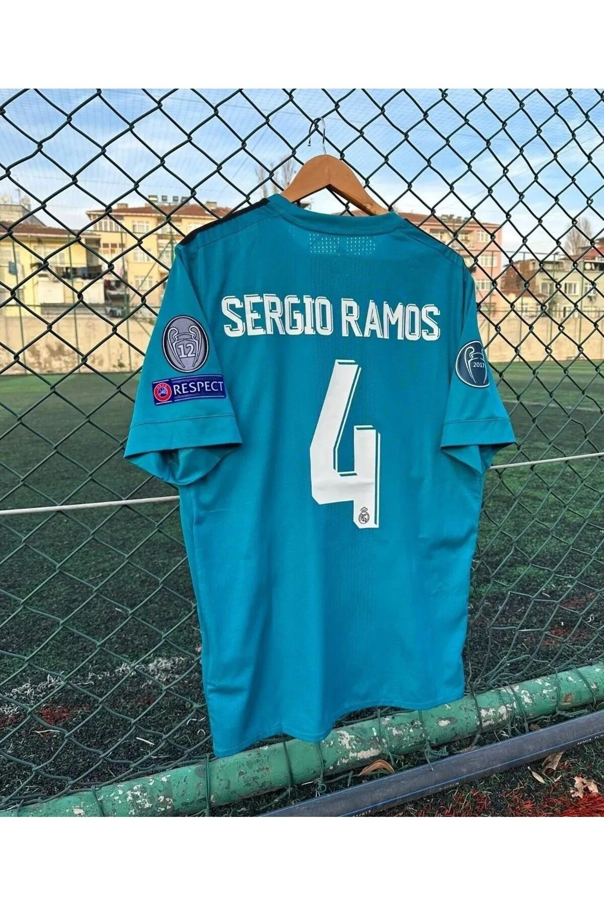 feriköy R.e.a.l M.a.d.r.i.d 2017/18 Sezonu Sergio Ramos Turkuaz Formasıı.
