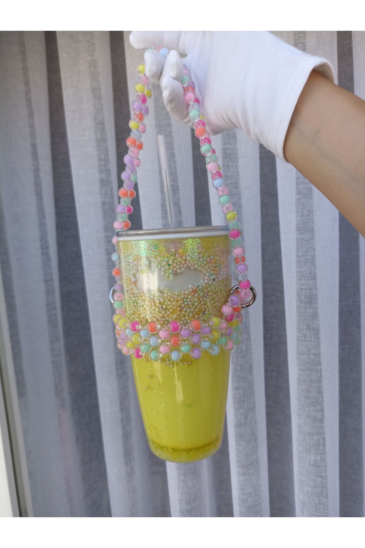 ida design store sarı içi simli boncuklu su dolgulu çift katmanlı soğuk içecek bardağı ve el yapımı cup holder