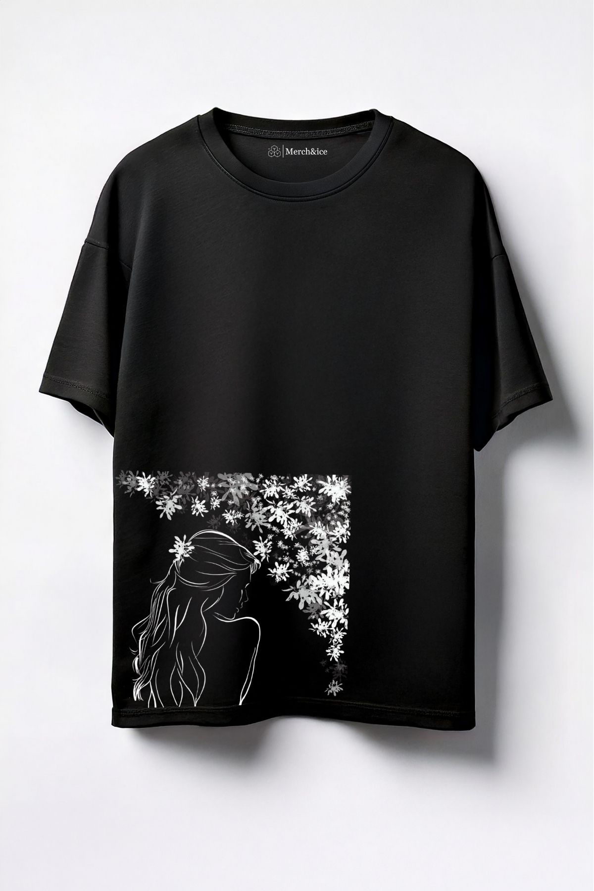 Merch&ice Çiçekler İçinde Kız Baskılı Unisex Oversize T-Shirt