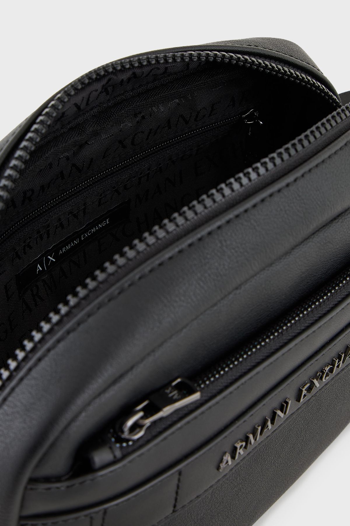 کیف دستی مردانه زیپ با لوازم آرایشی آرم XM000255 AF11925 UC001 Armani Exchange