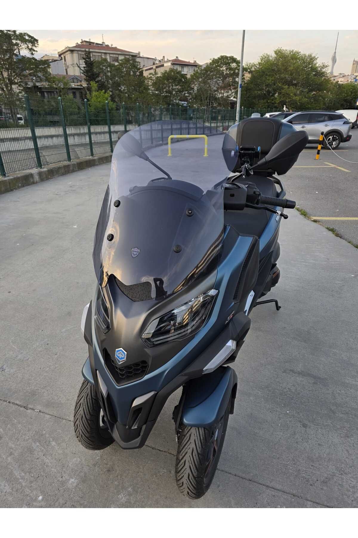 Piaggio MP3 530 Siperlik Ön Cam 2023-2025 Model 60cm Füme Renkli 4mm ORTA BOYLU