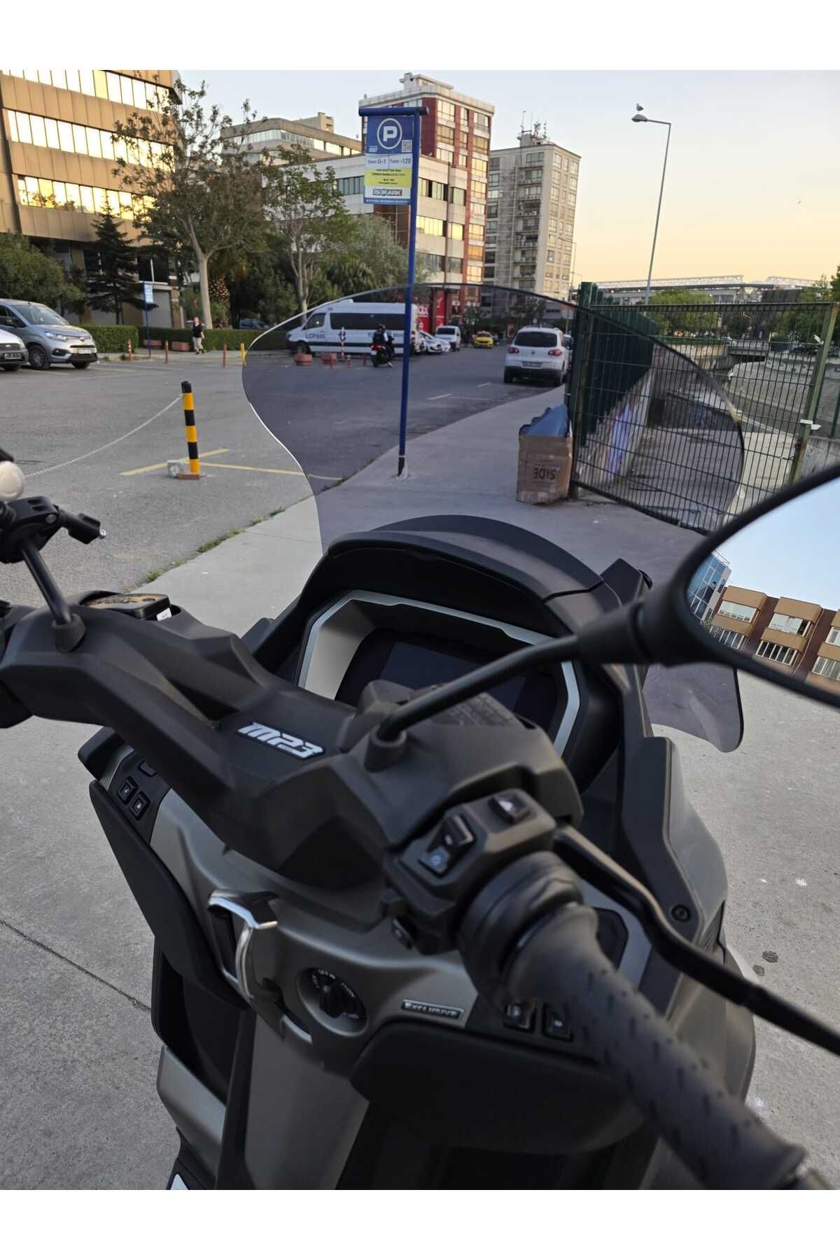 Piaggio MP3 530 Siperlik Ön Cam 2023-2025 Model 60cm Füme Renkli 4mm ORTA BOYLU
