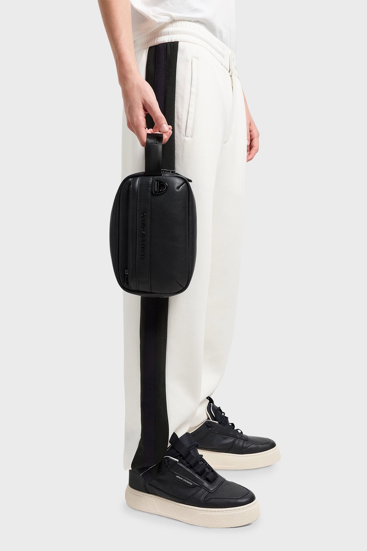 کیف دستی مردانه زیپ با لوازم آرایشی آرم XM000255 AF11925 UC001 Armani Exchange