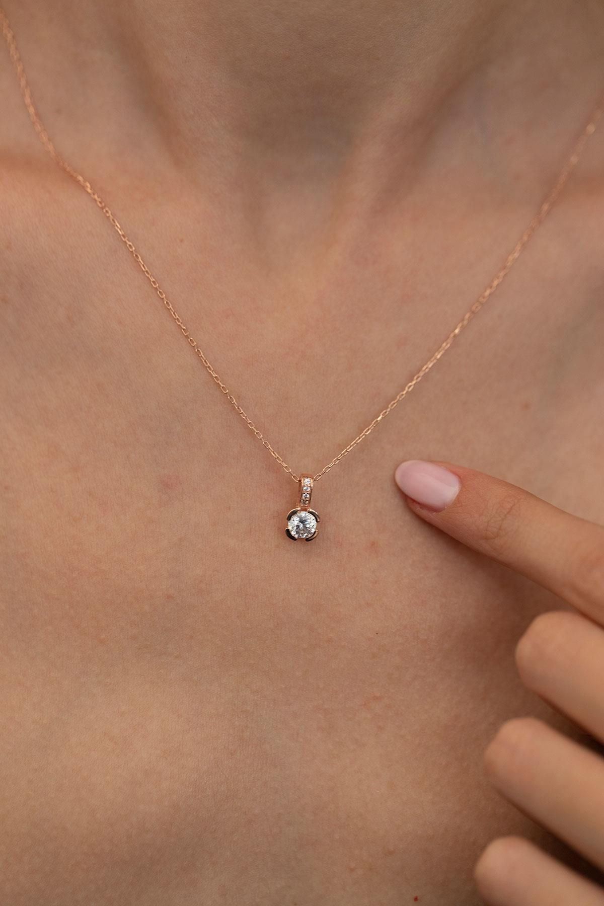 Ninova Silver Tektaş Model Rose Kaplama Gümüş Zirconia Kolye