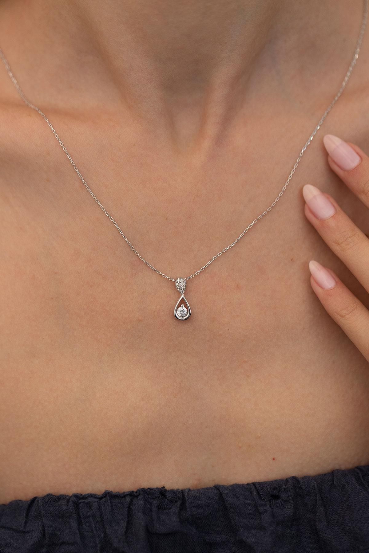Ninova Silver Damla Model Gümüş Zirconia Kolye