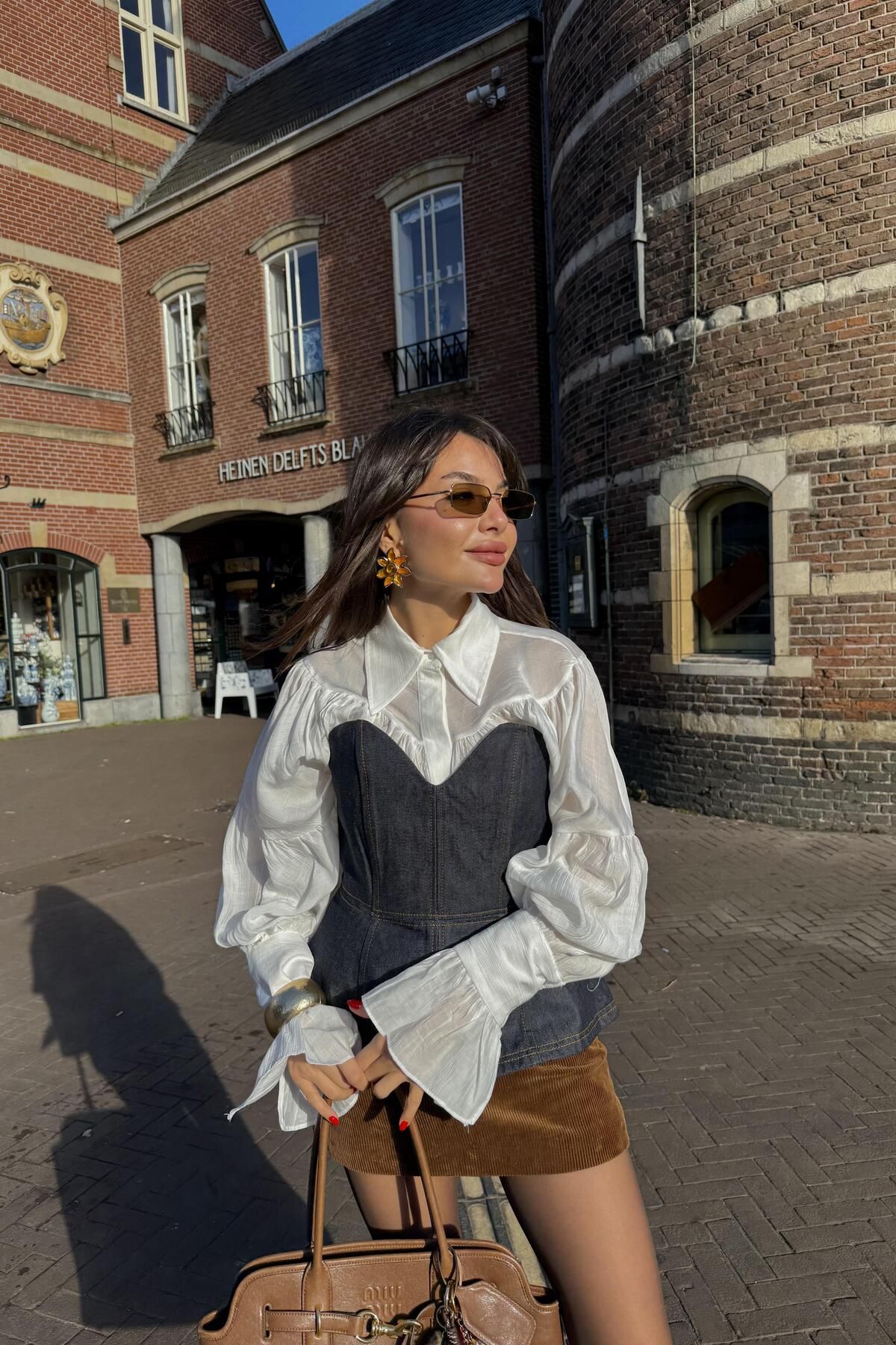 Gizem Ecemiş Bellis Beyaz Büzgülü Tasarım Gömlek