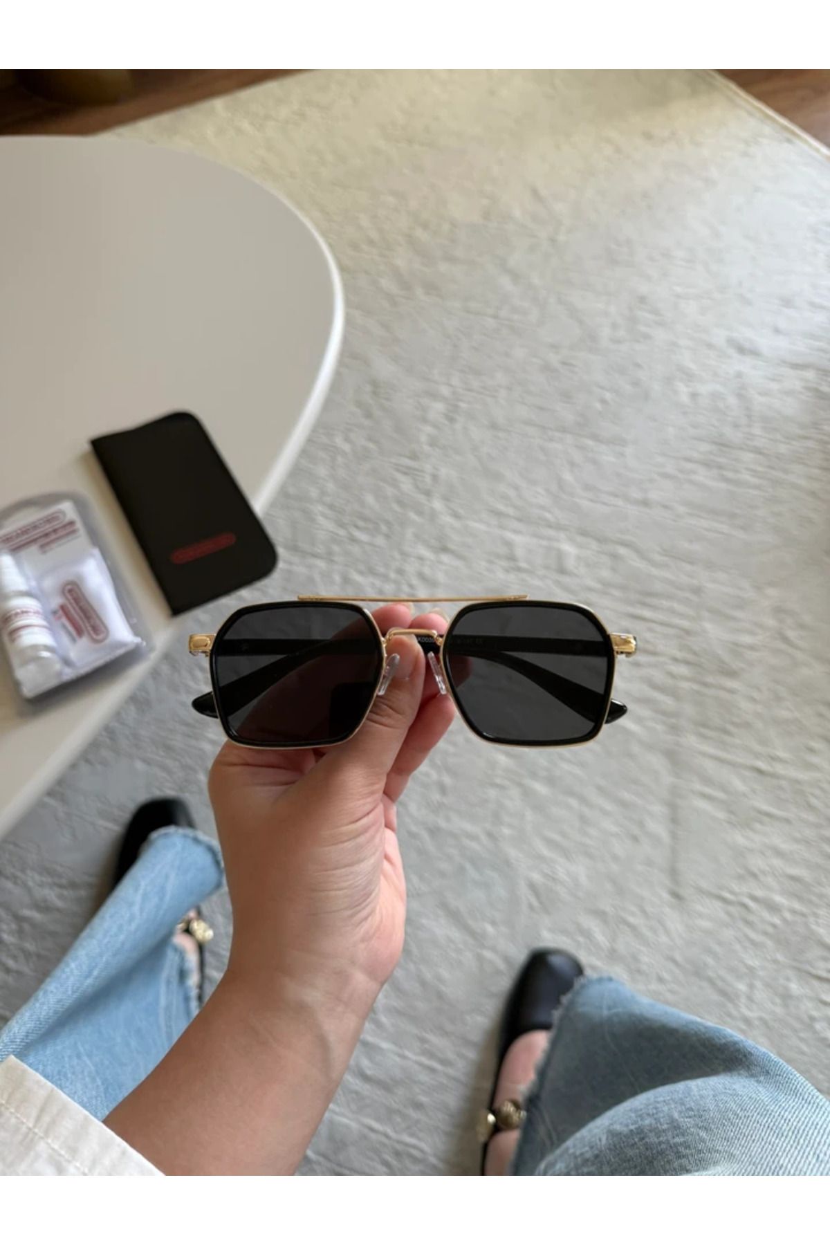 RoseandRoses Satte Yeni Sezon Güneş Gözlüğü Siyah Gold Çerçeve Siyah Cam