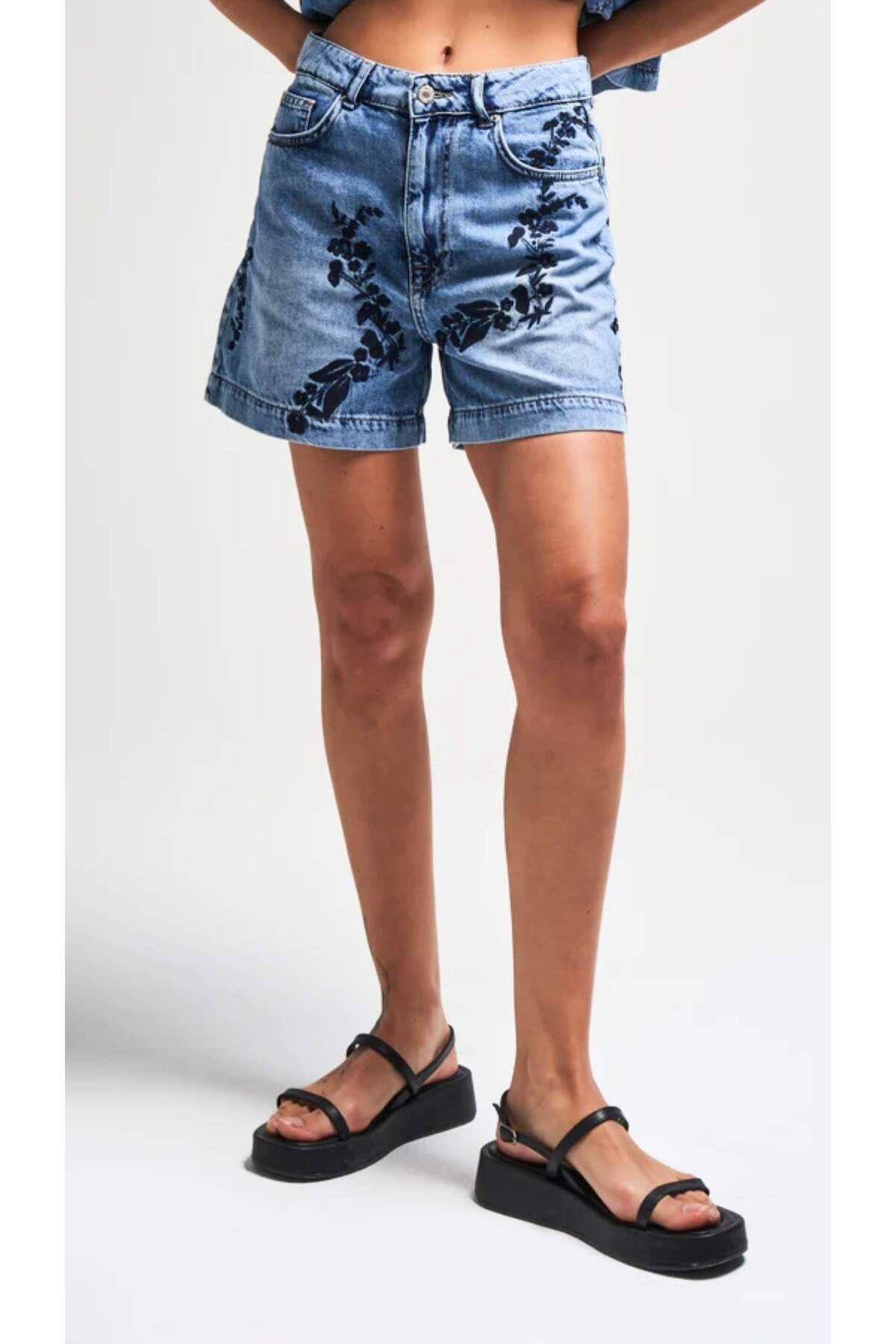 STLB Nakış İşletmeli Denim Şort