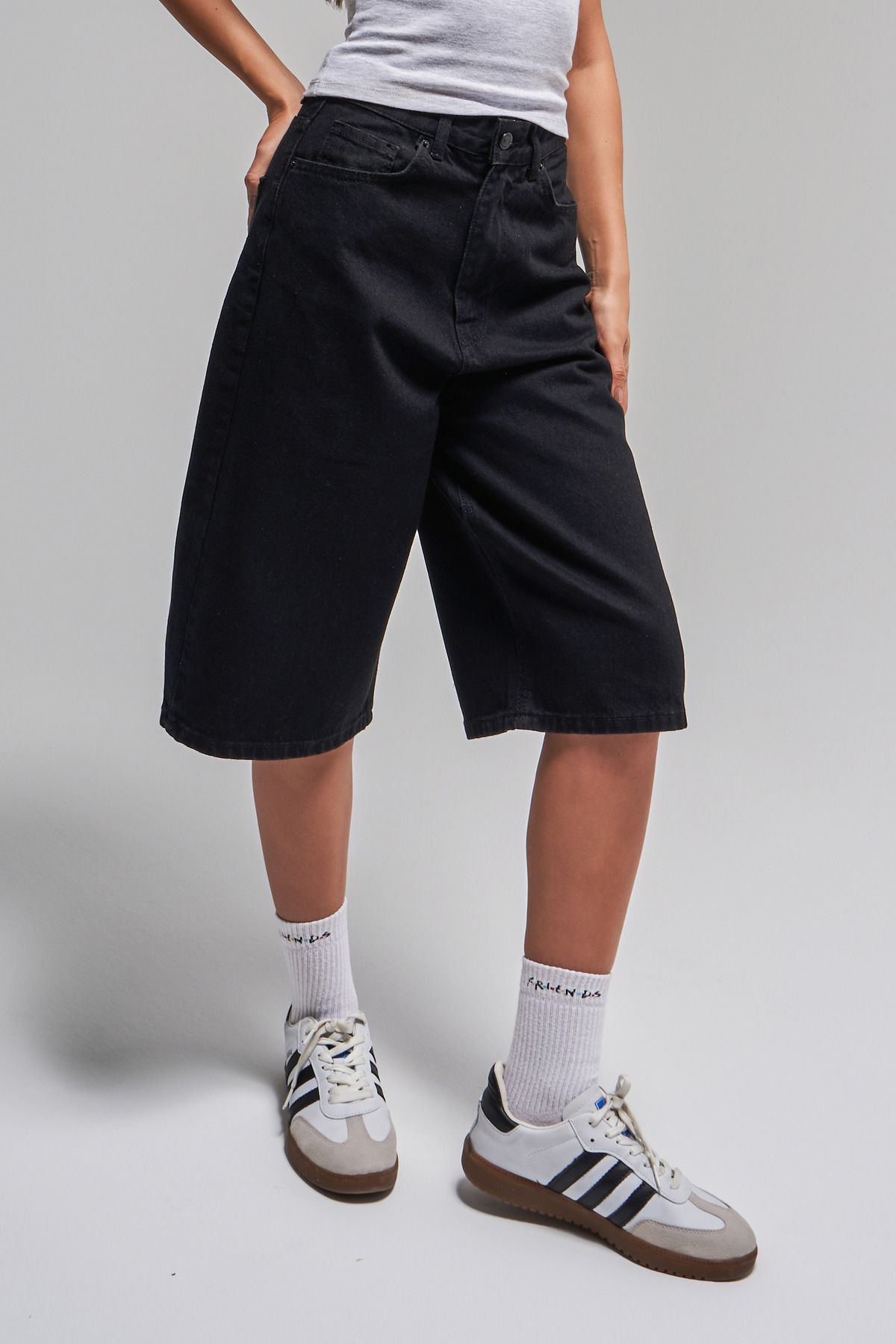 its basic Kadın Siyah Renk 1s5-1 Maxi Boy Bol Kesim %100 Koton Denim Bermuda Şort