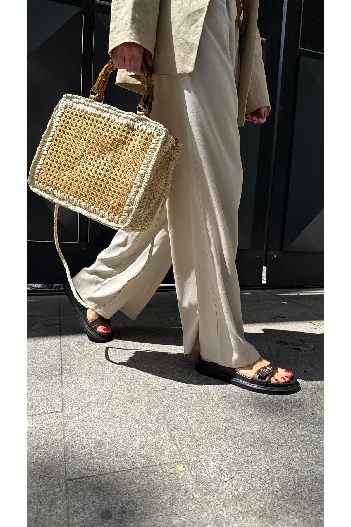 Eataly Shoes Çift Bantlı Gold Tokalı Yumuşak Kalıp Terlik Acıkahve