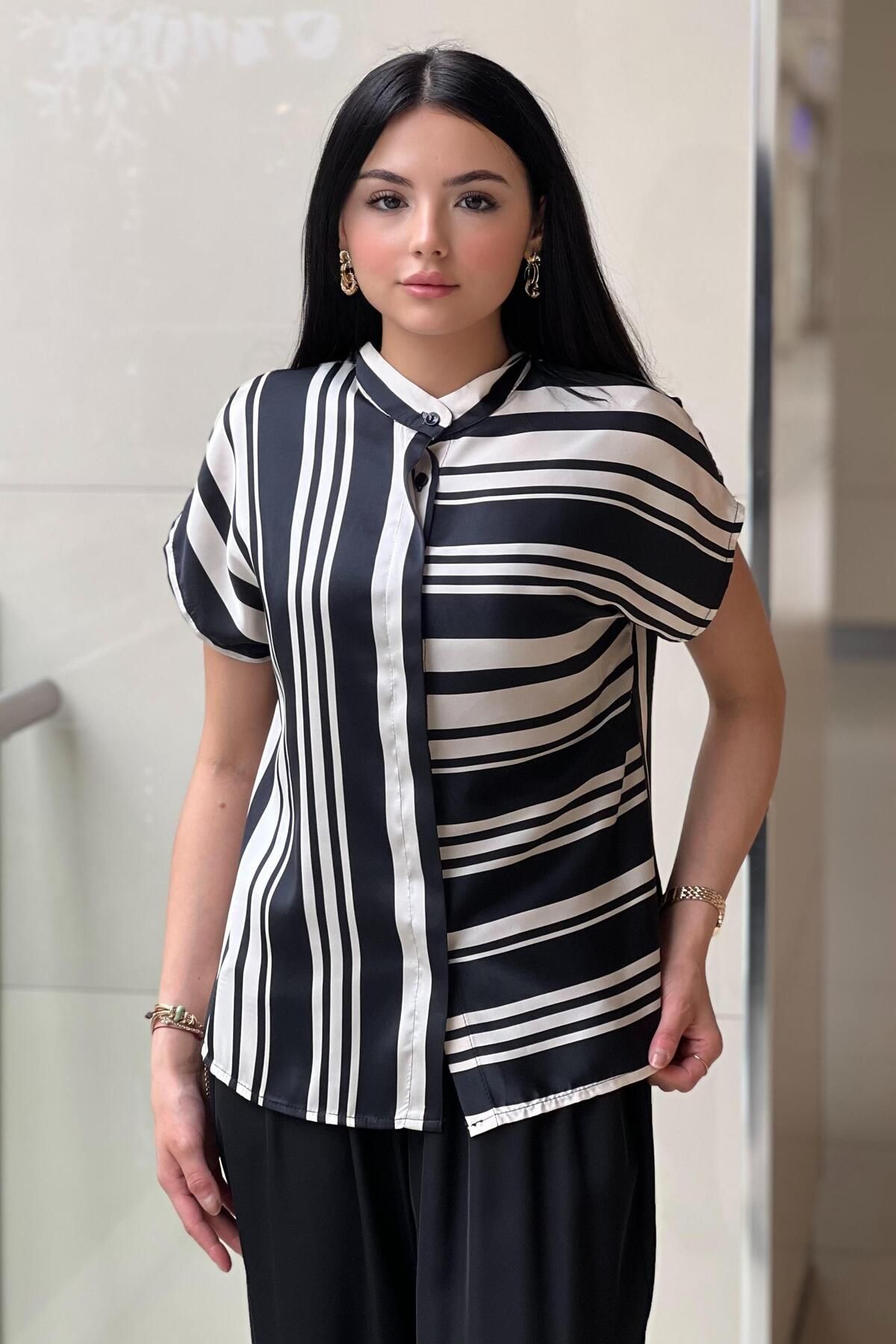 On Fashion Yarısı Dikey Yarısı Yatay Çizgili Kolsuz Bluz