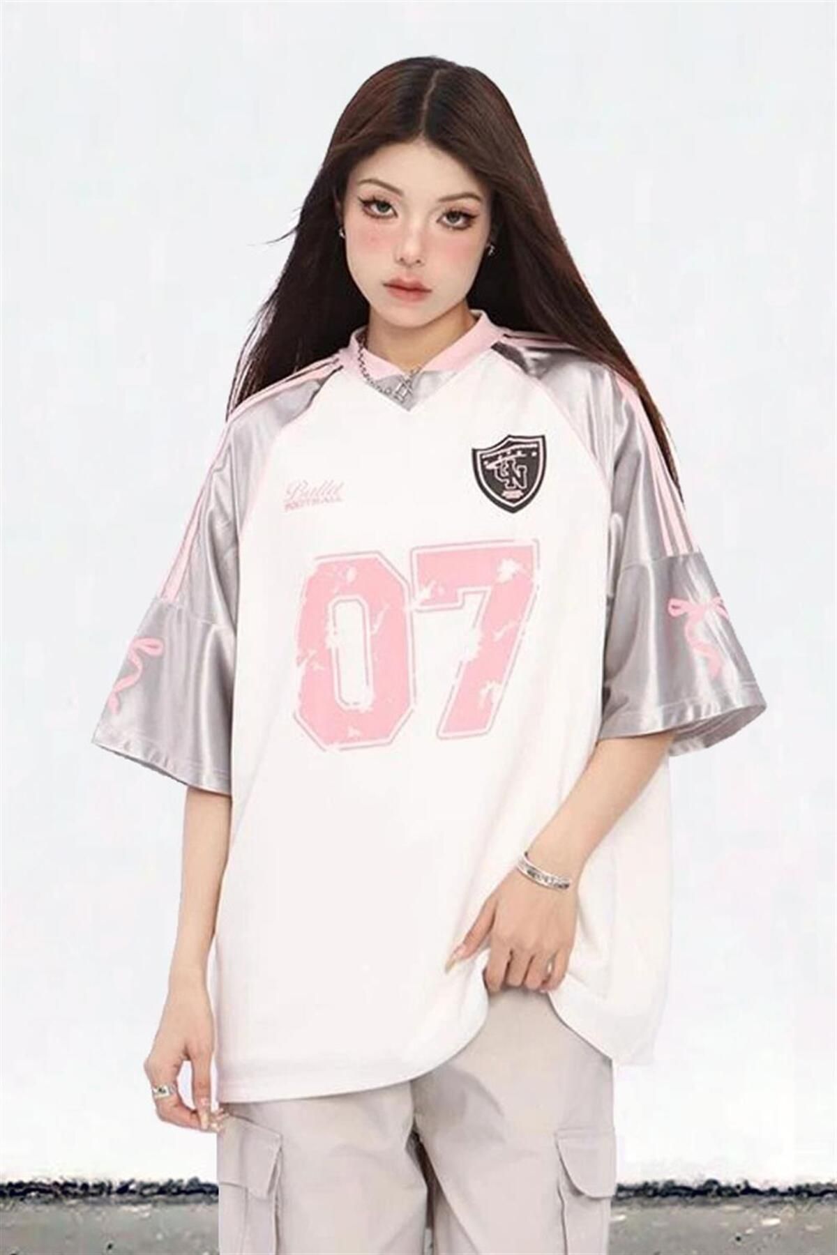 Karakedi Beyaz Ballet 07 Number V Yaka Forma Unisex T-shirt