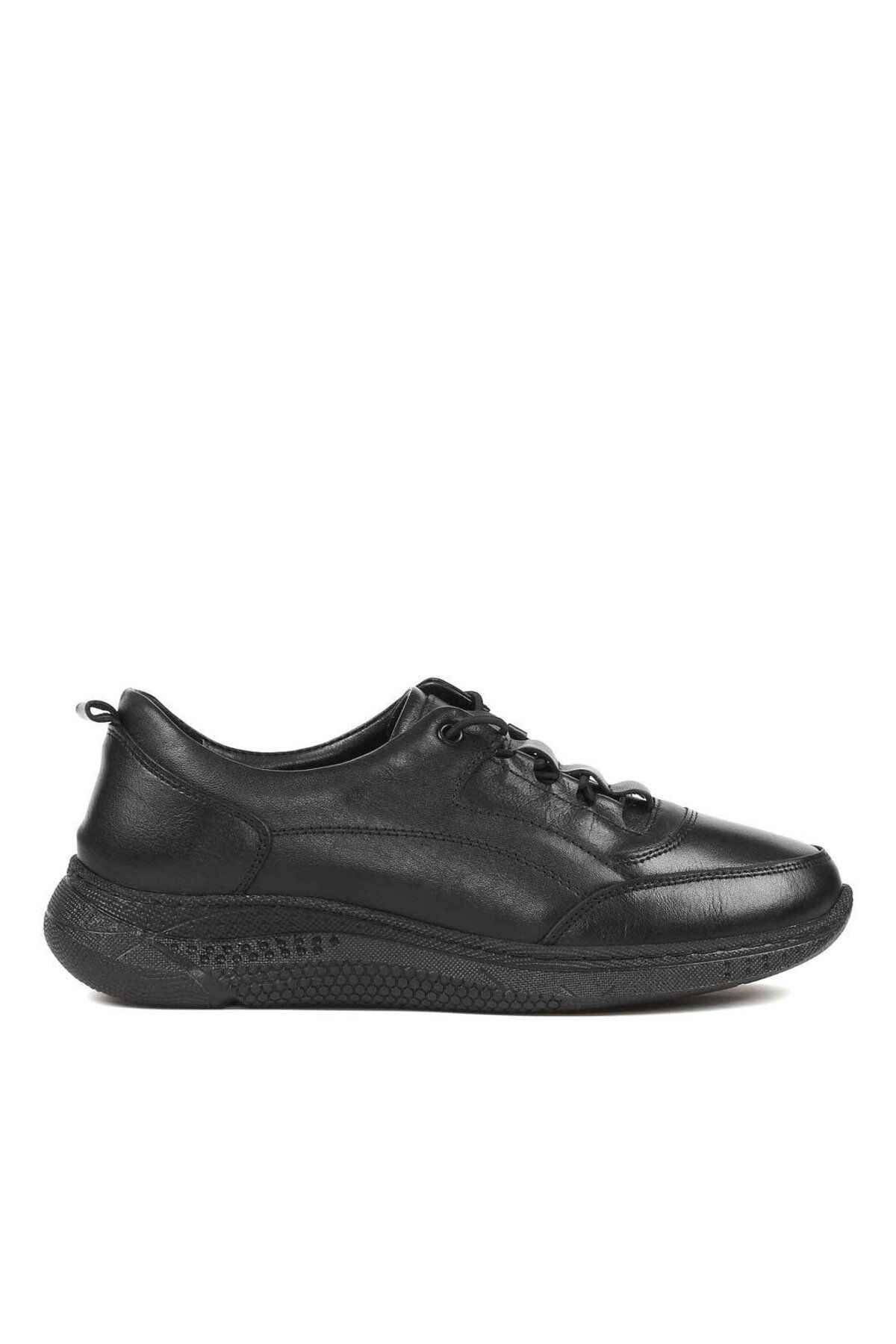Celal Gültekin Kadın Siyah Kalın Tabanlı Deri Sneaker