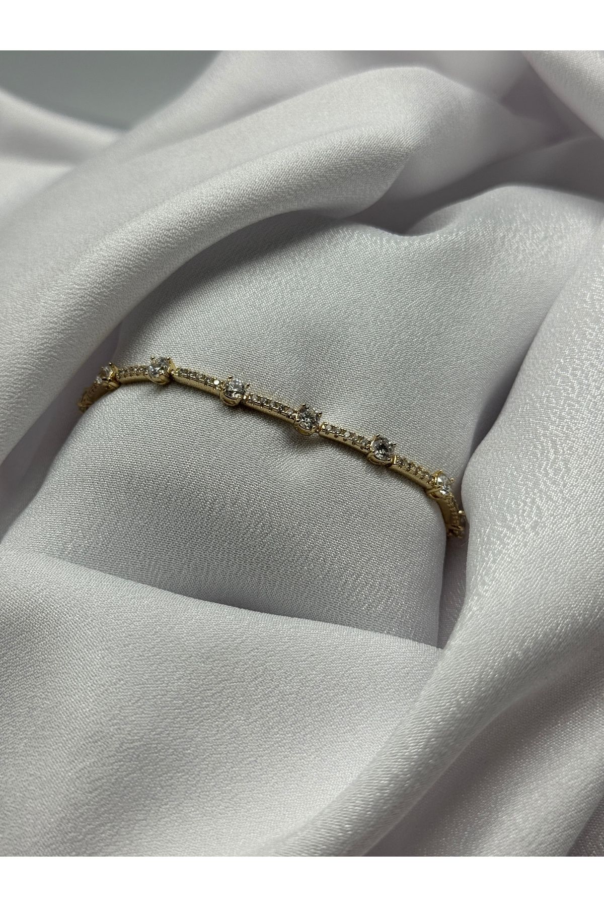 XUPING JEWELRY Xuping 14K Altın Rengi Zirkon Taşlı Şerit Model Vip Bileklik