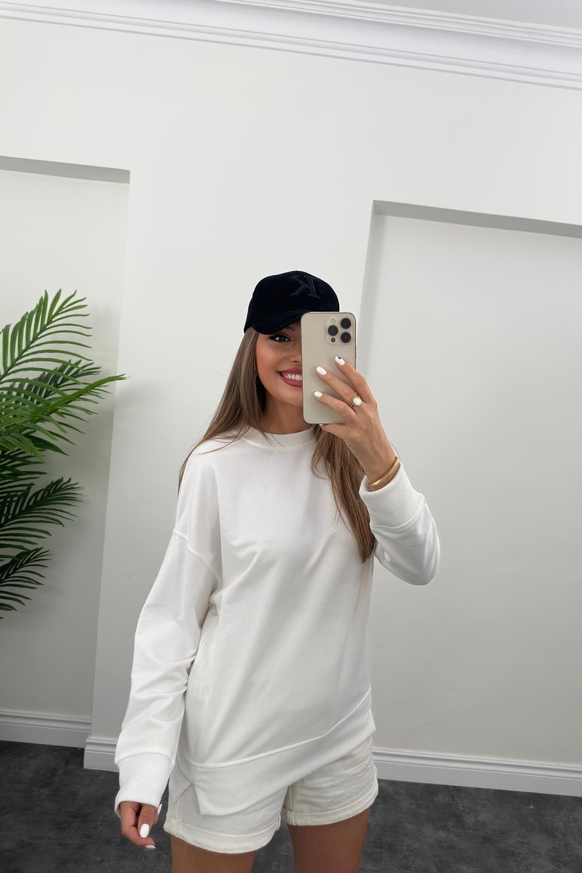 ModaLavida Lavida Bisiklet Yaka Yan Yırtmaç Detay Şardonlu Basic Kadın Sweatshirt