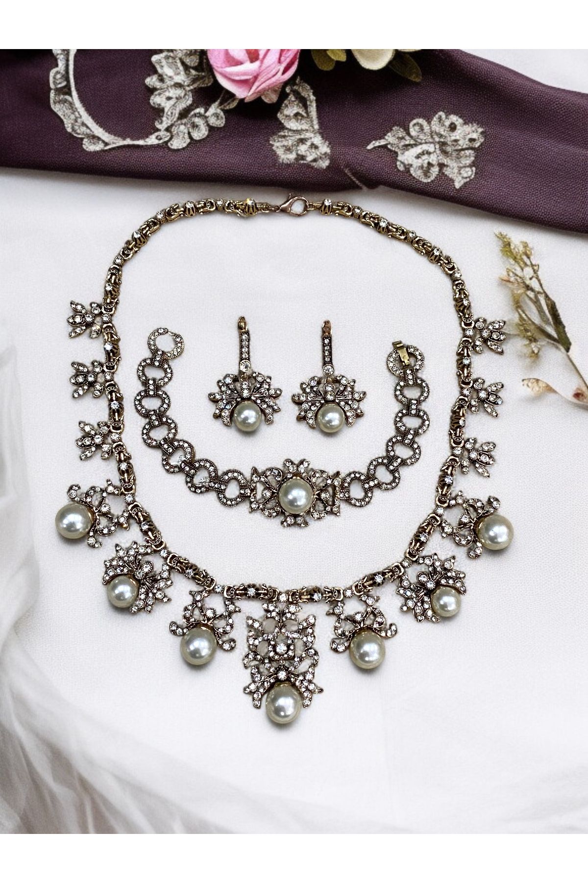 FAYRA ACCESSORIES Kristal Taşlı Yengeç Figür Tasarım İncili Gerdanlık Kolye Küpe ve Bileklik Seti