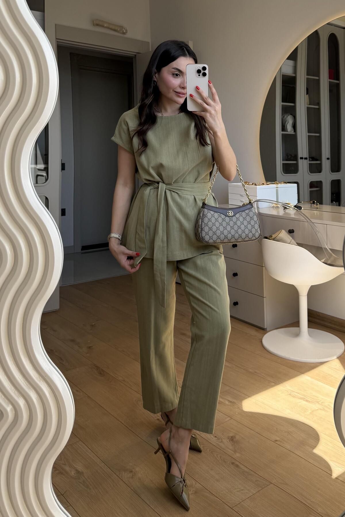 Gizem Ecemiş Lipa Çağla Omuz Detay Kuşaklı Takım