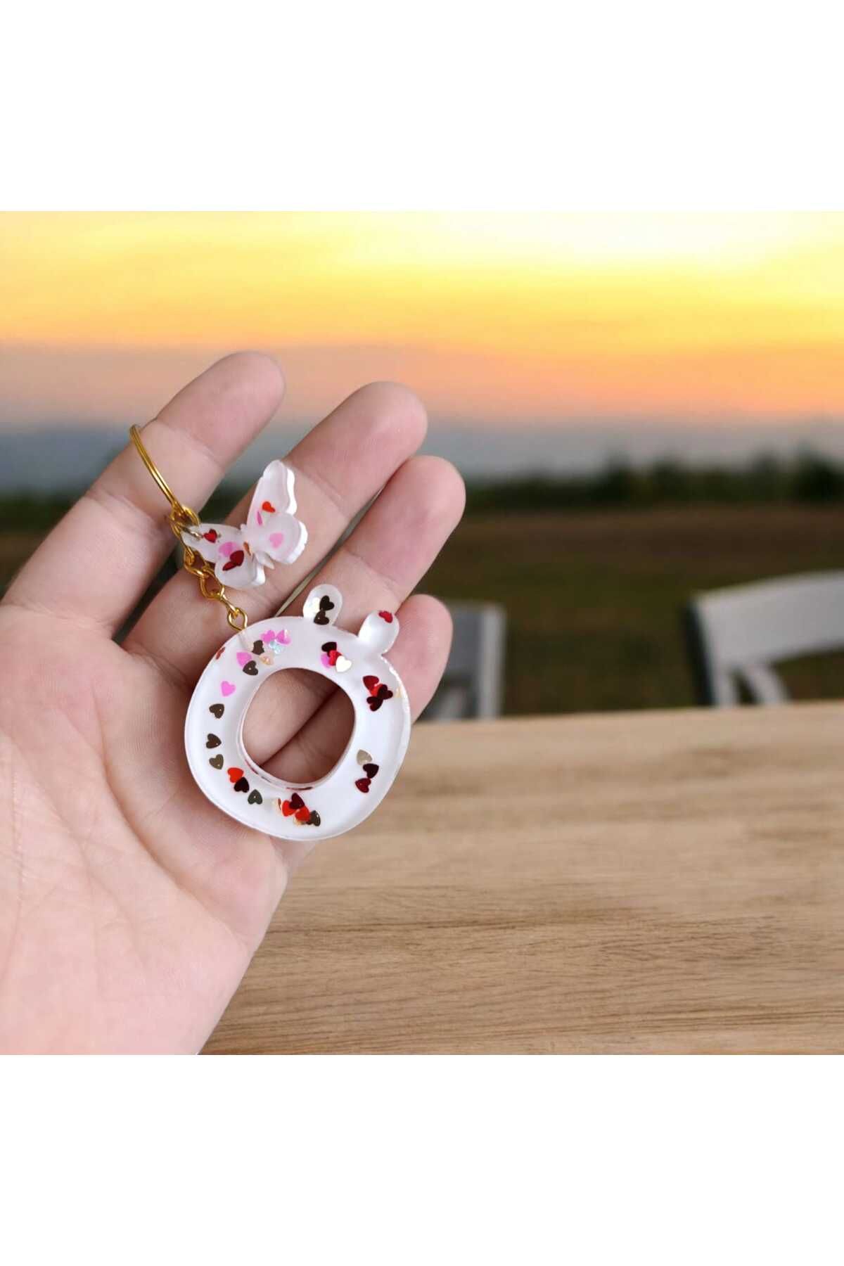 Wens Epoksi Epoksi Harf Anahtarlık Beyaz Renk Kalp Pul Süslemeli Gold Halka Ö harfi ve Kalp Figürü